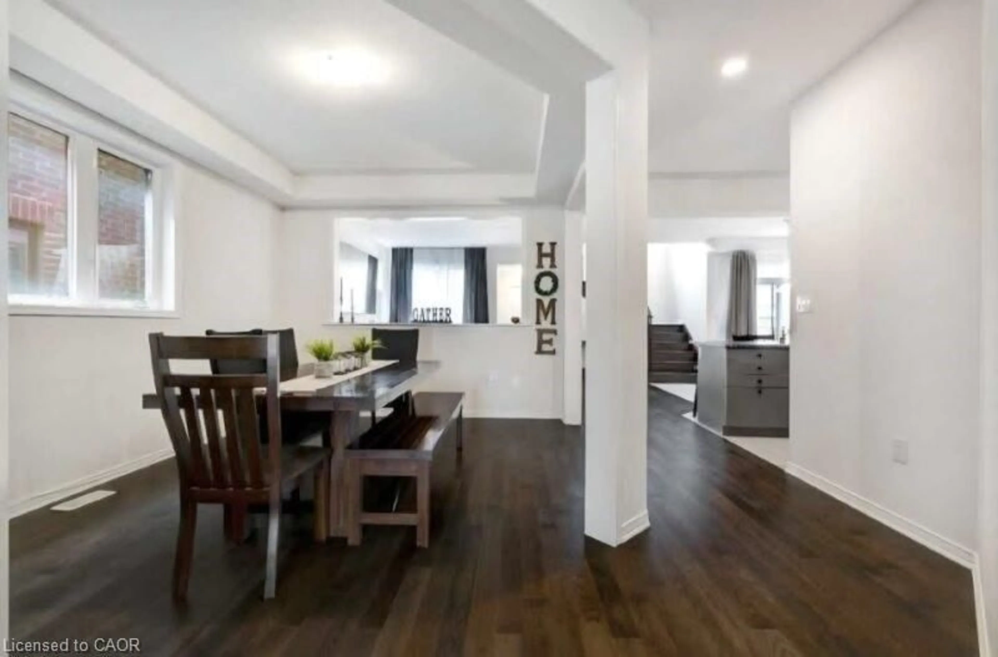 Dining room, wood/laminate floor for 19 Malcolm Cres, Haldimand Ontario N3W 0C8