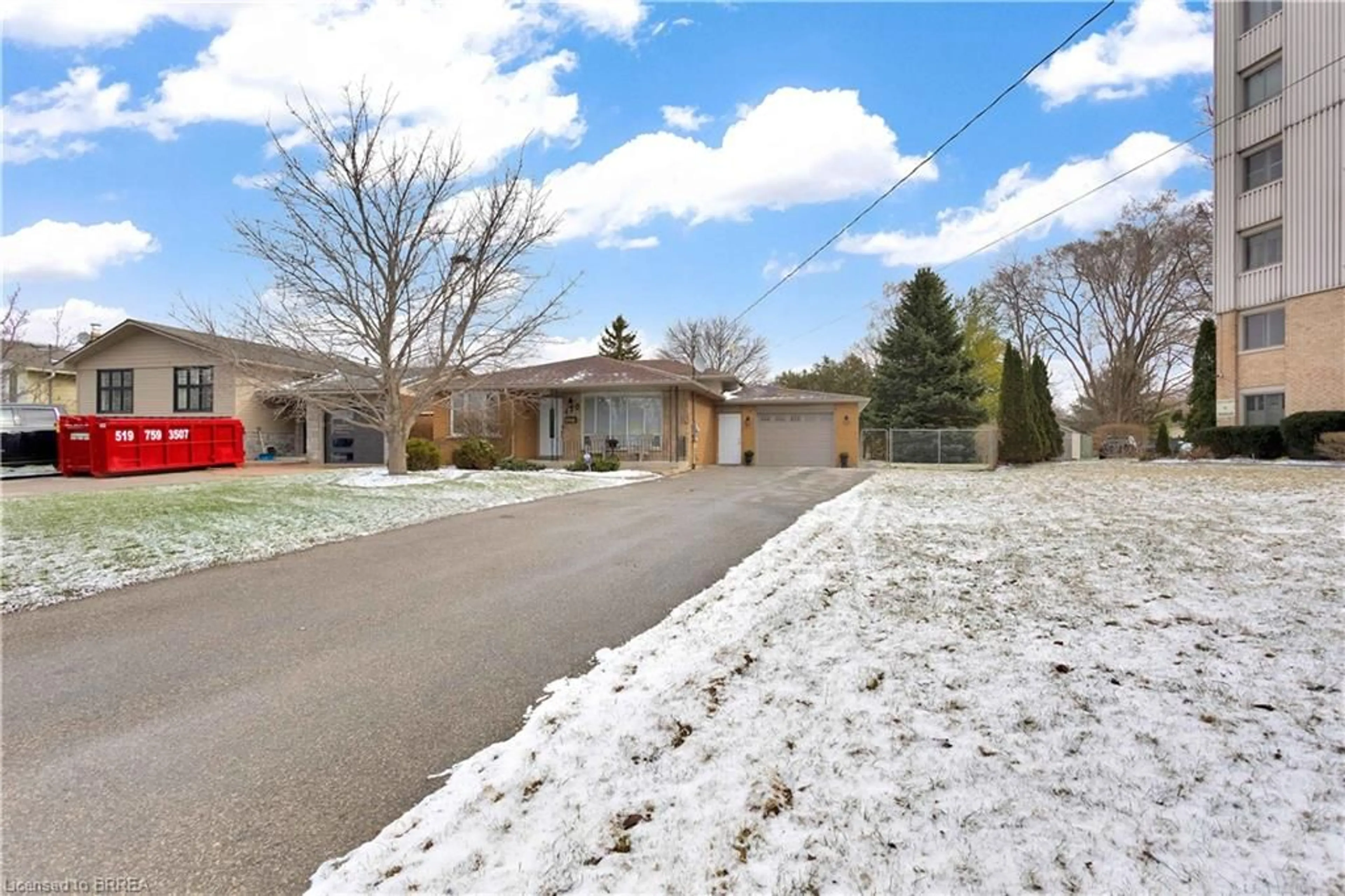 A pic from outside/outdoor area/front of a property/back of a property/a pic from drone, street for 170 Paris Rd, Brantford Ontario N3R 6M4