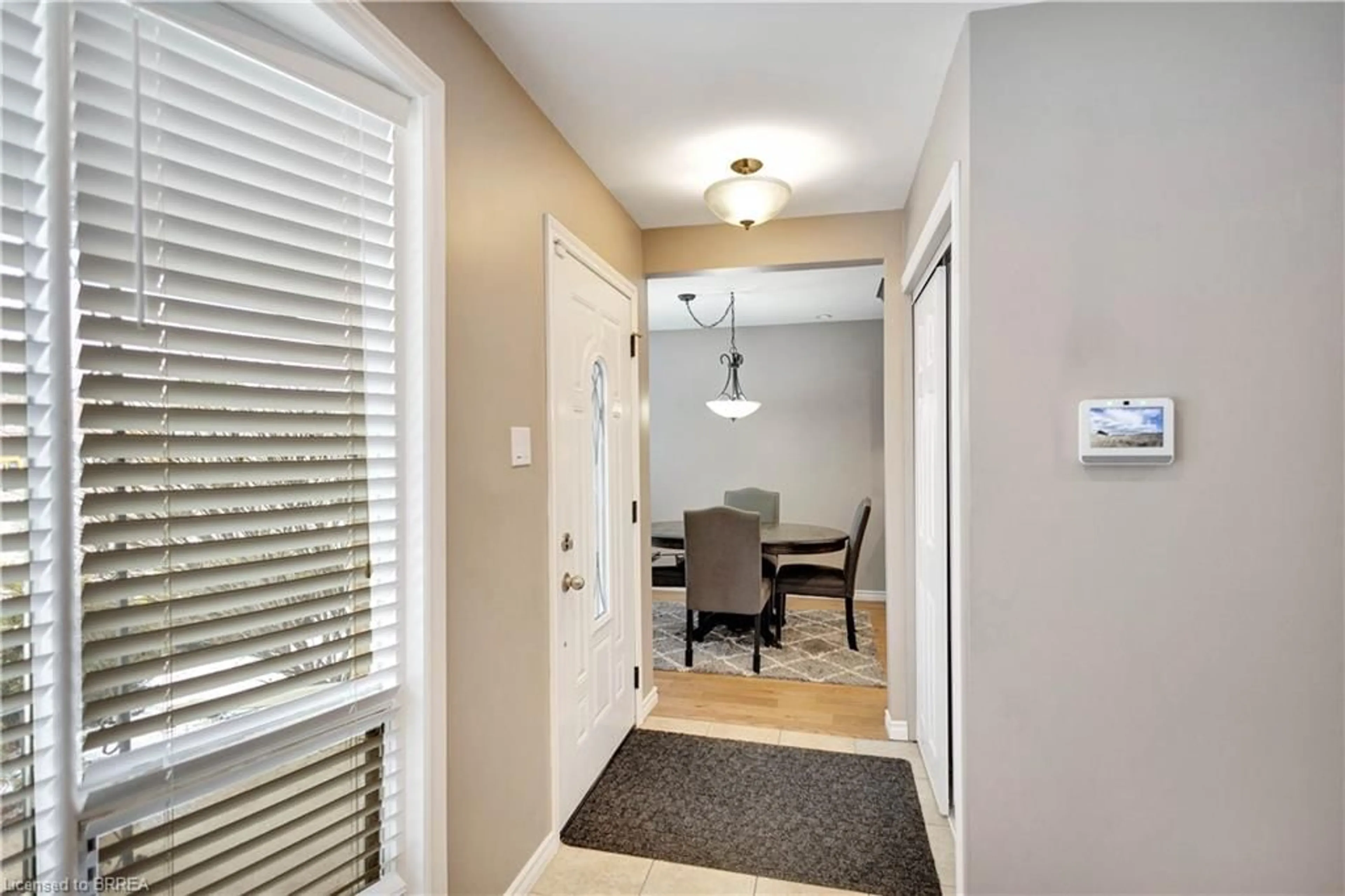 Indoor entryway for 170 Paris Rd, Brantford Ontario N3R 6M4