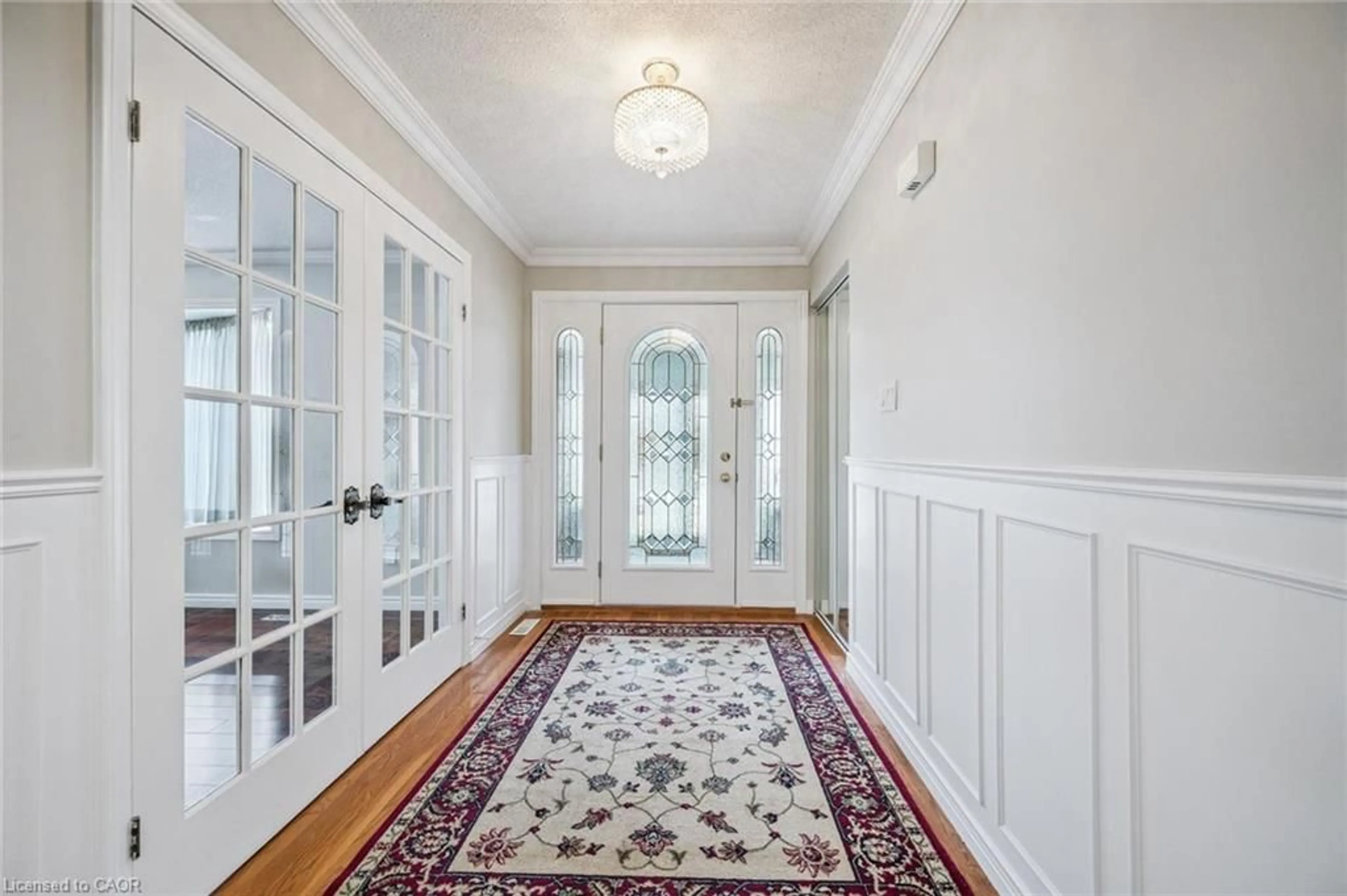 Indoor foyer for 124 Autumn Hill Cres, Kitchener Ontario N2N 1K7