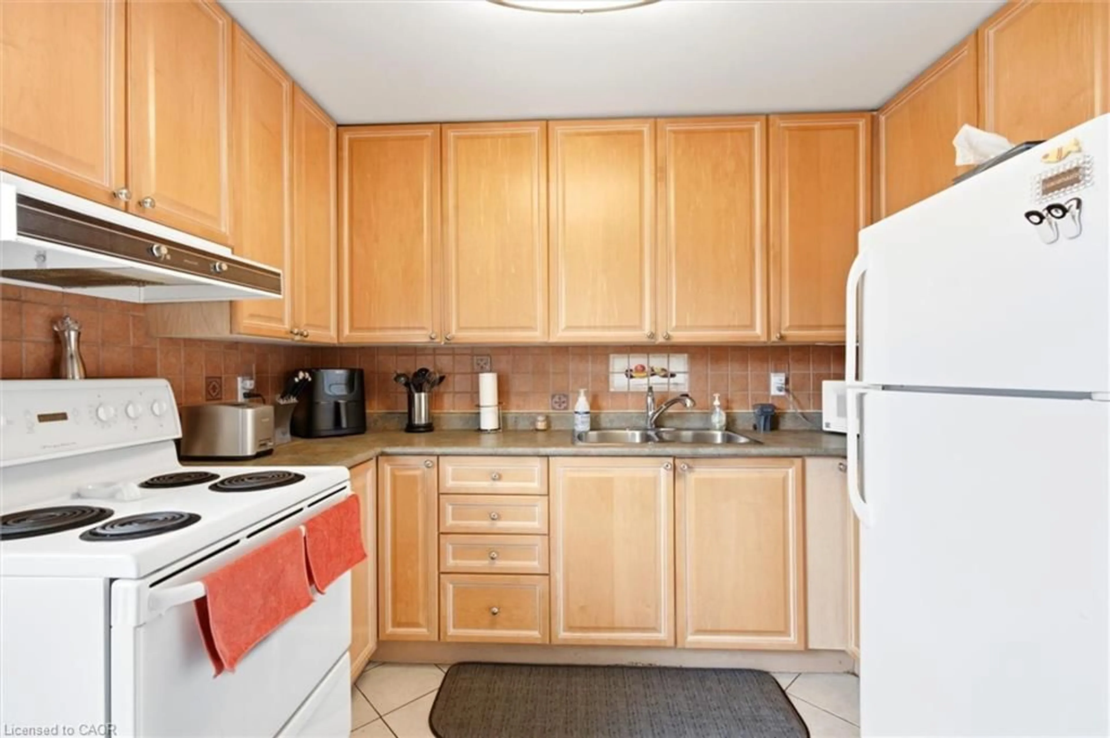 Standard kitchen, unknown for 3040 Constitution Blvd #147, Mississauga Ontario L4Y 3X7