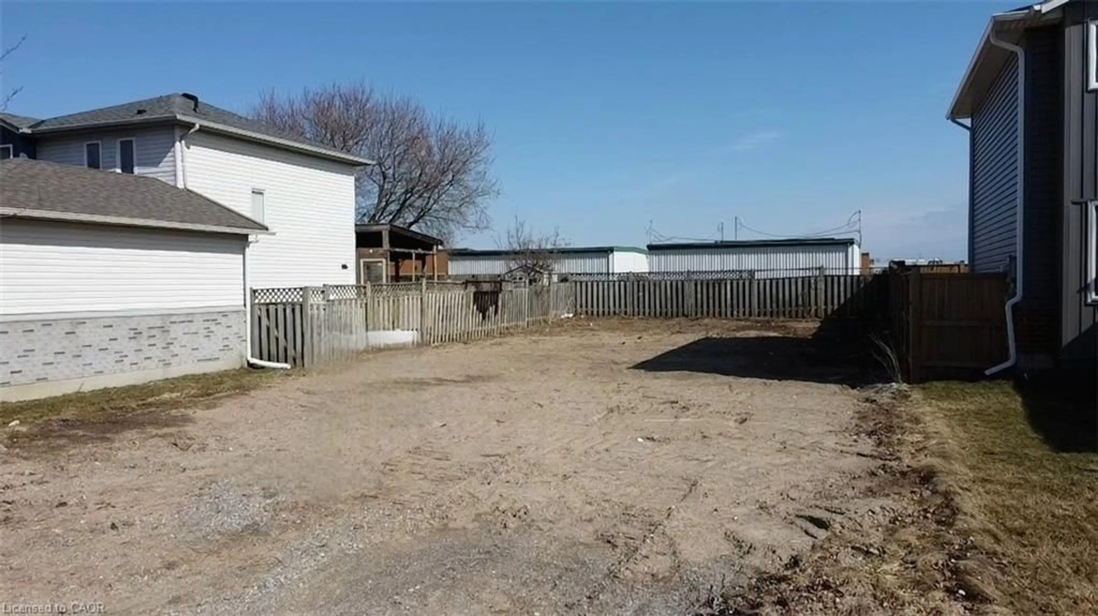 Shed for 233 Kinross St, Caledonia Ontario N3W 2K5