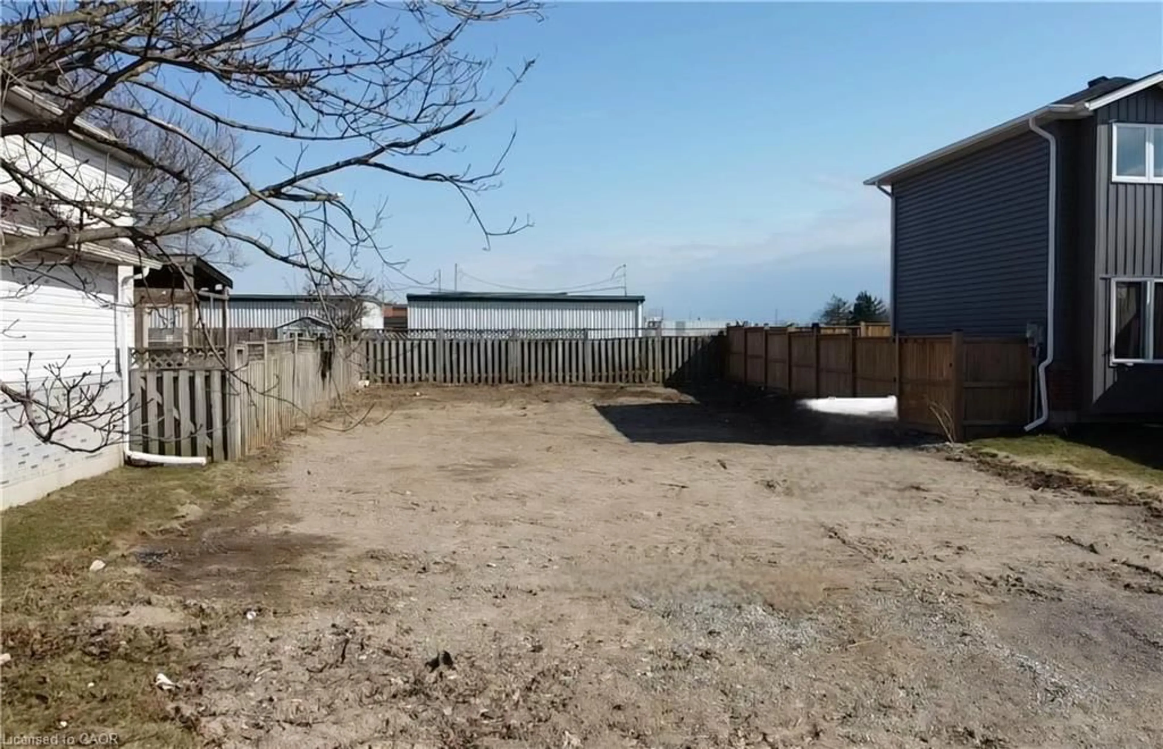 Shed for 233 Kinross St, Caledonia Ontario N3W 2K5