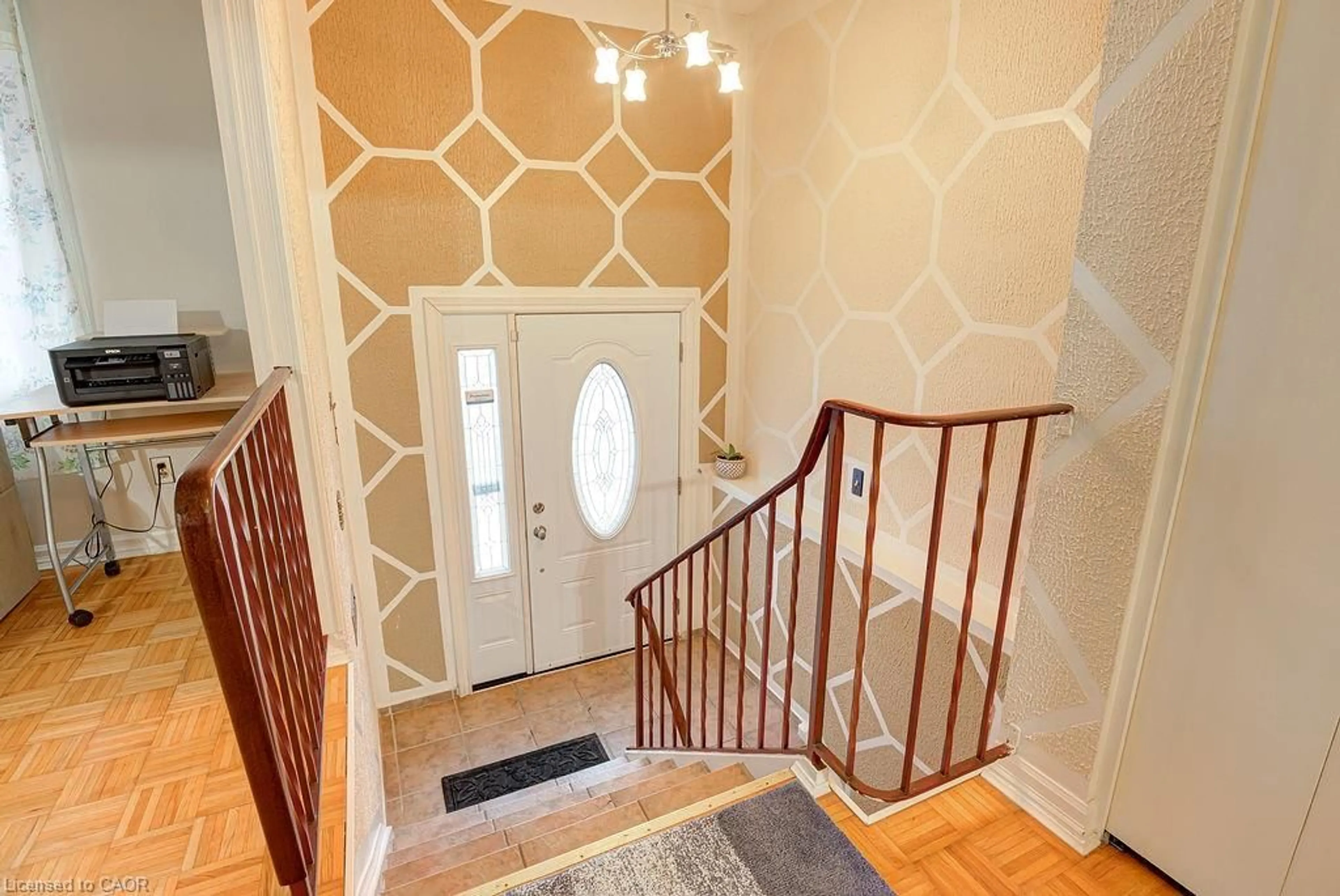Indoor entryway for 174 Thaler Ave, Kitchener Ontario N2A 1R5