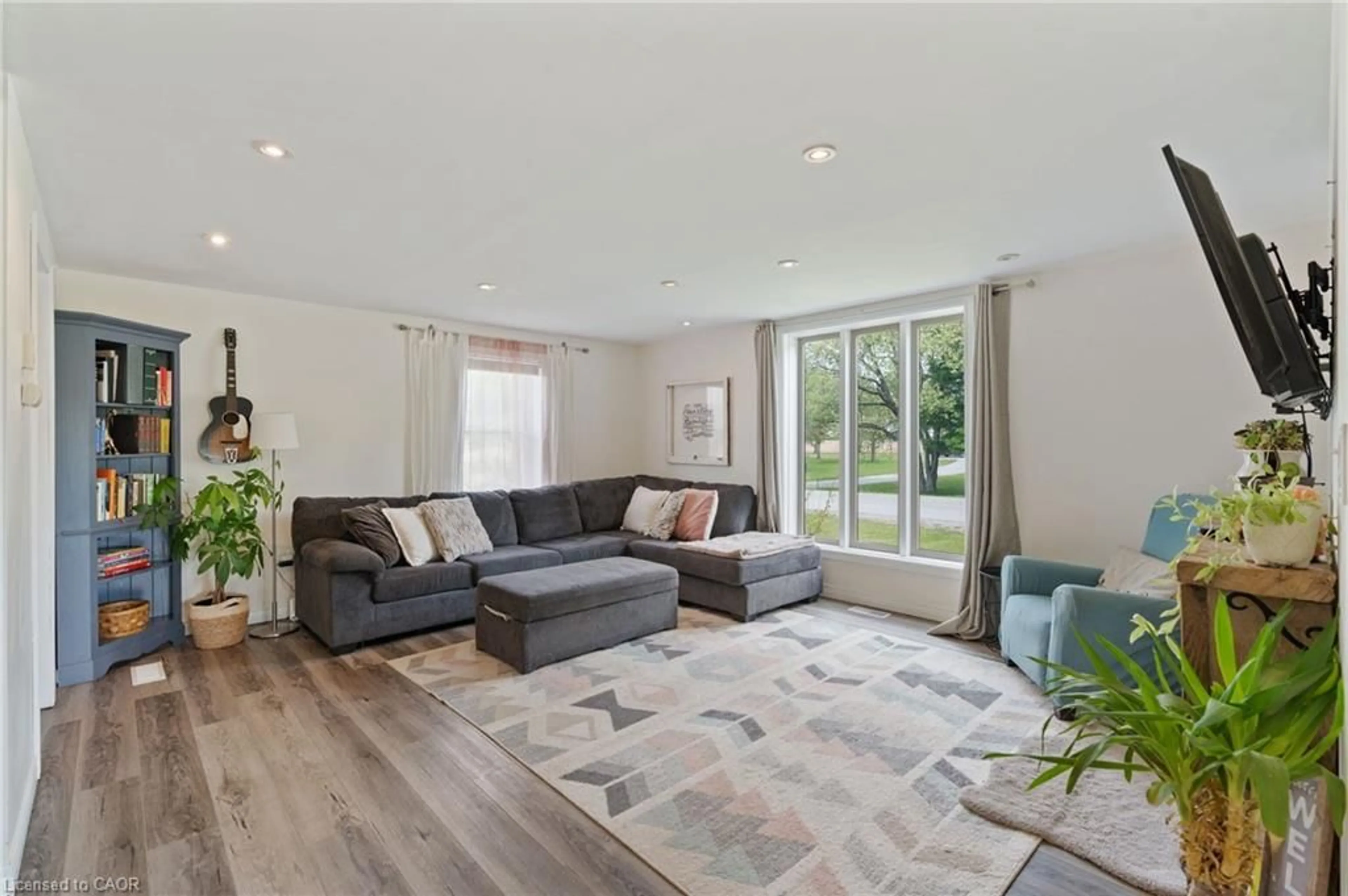 Living room with furniture, unknown for 398 Concession 5 Rd, Fisherville Ontario N0A 1G0