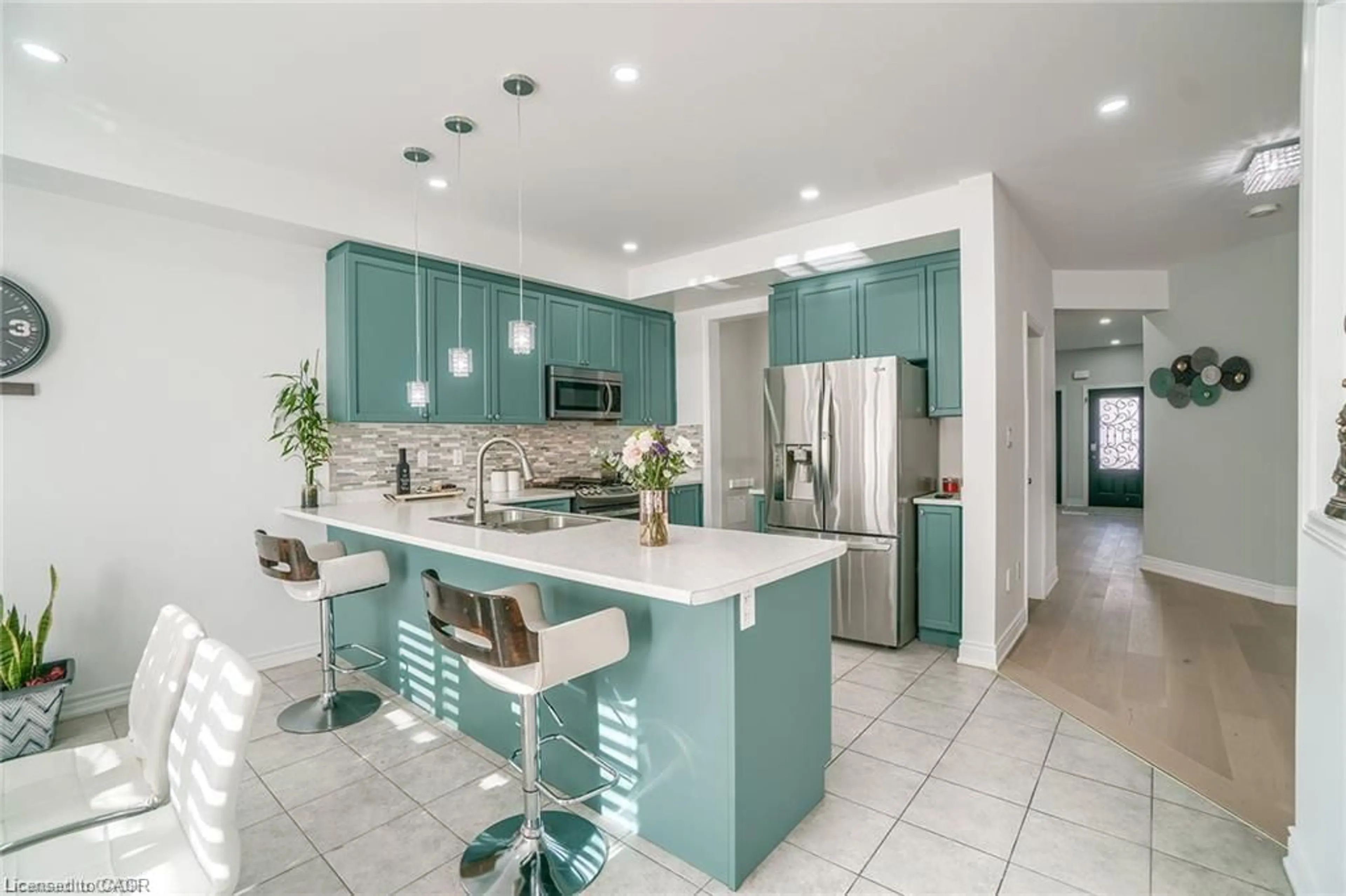 Contemporary kitchen, ceramic/tile floor for 318 Wallace St, Dufferin Ontario L9V 2S2