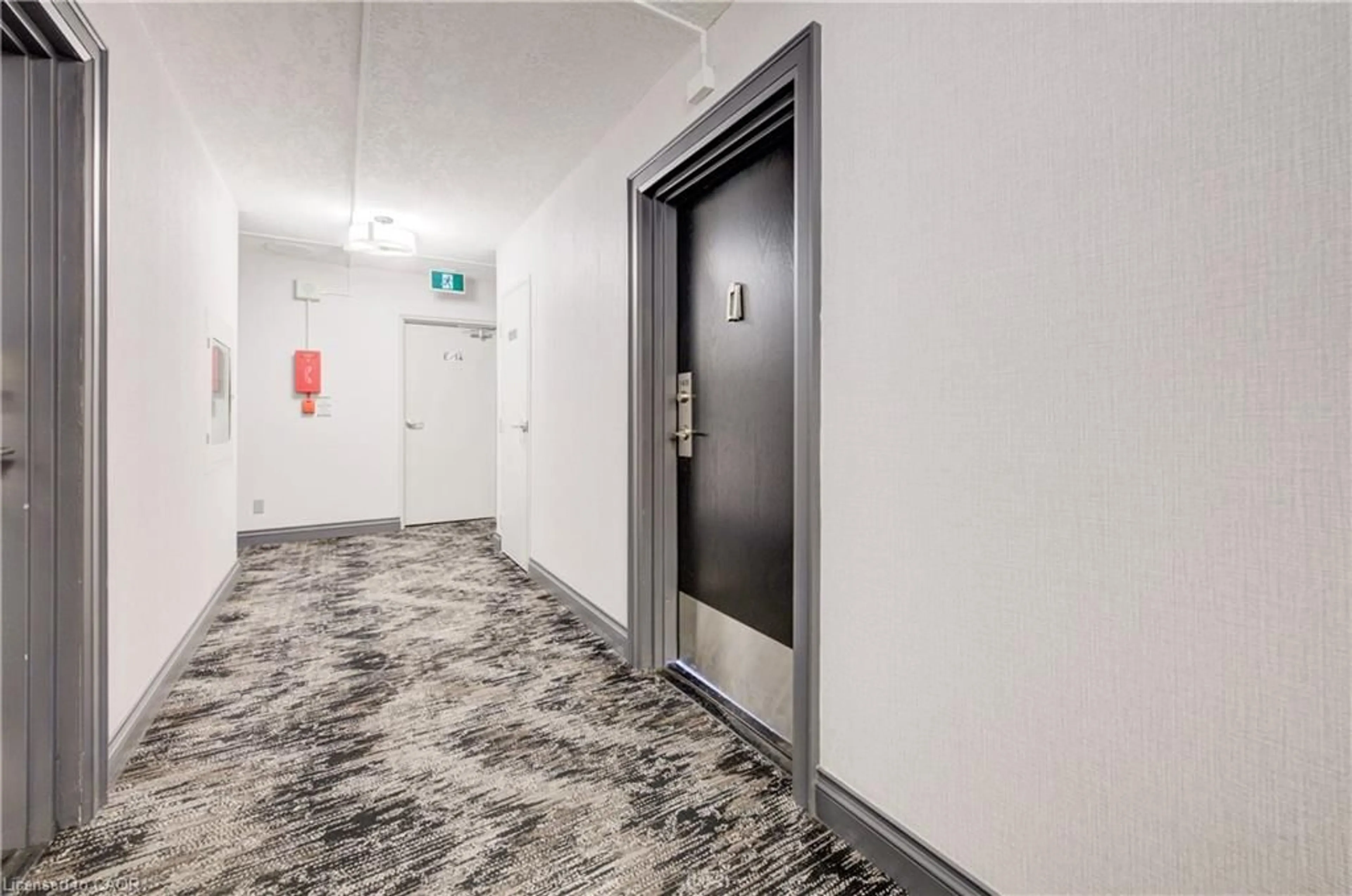 Indoor foyer for 81 Church St #1406, Kitchener Ontario N2G 4M1