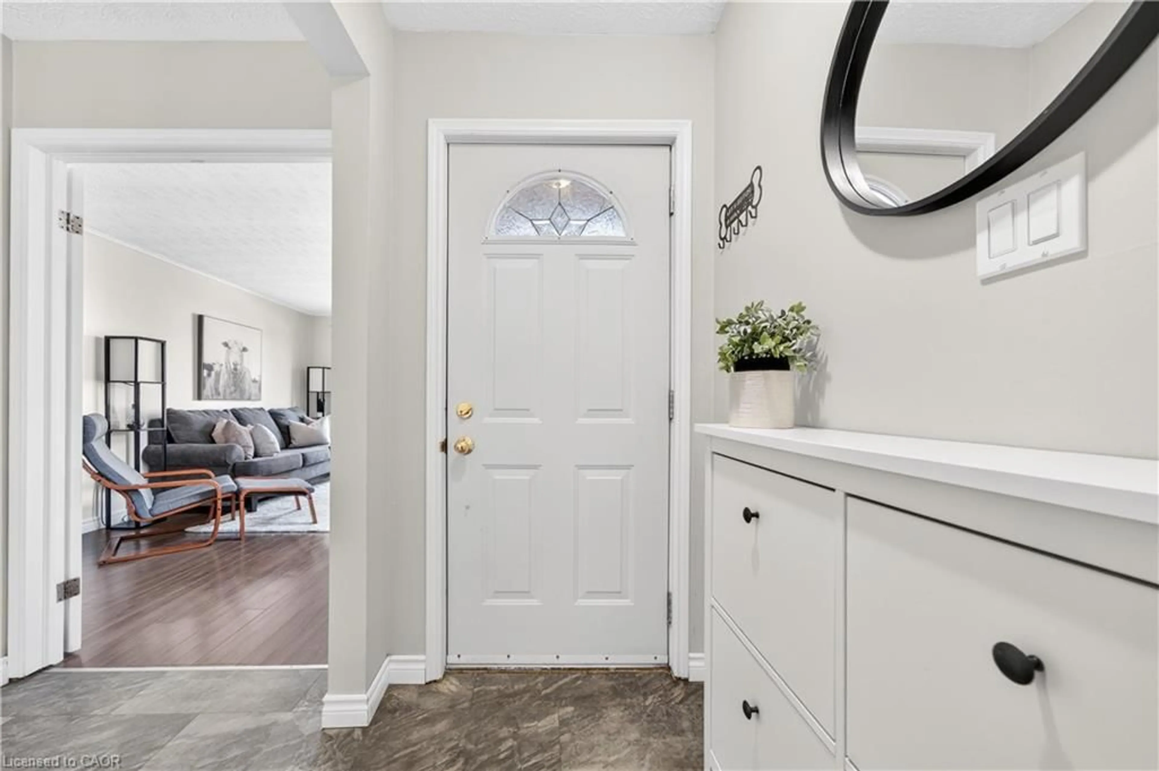 Indoor entryway for 122 Memory Lane, Cambridge Ontario N3C 3Z6