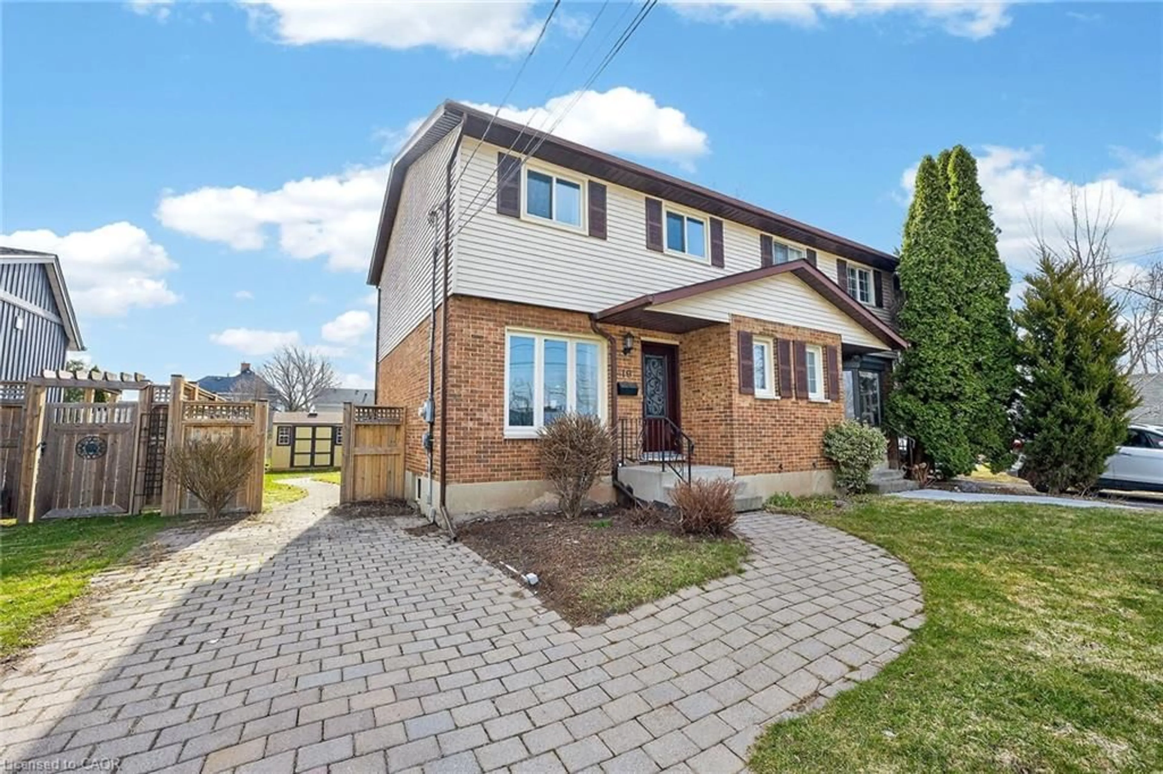 Home with brick exterior material, street for 19 Grand Ave, Grimsby Ontario L3M 2R6