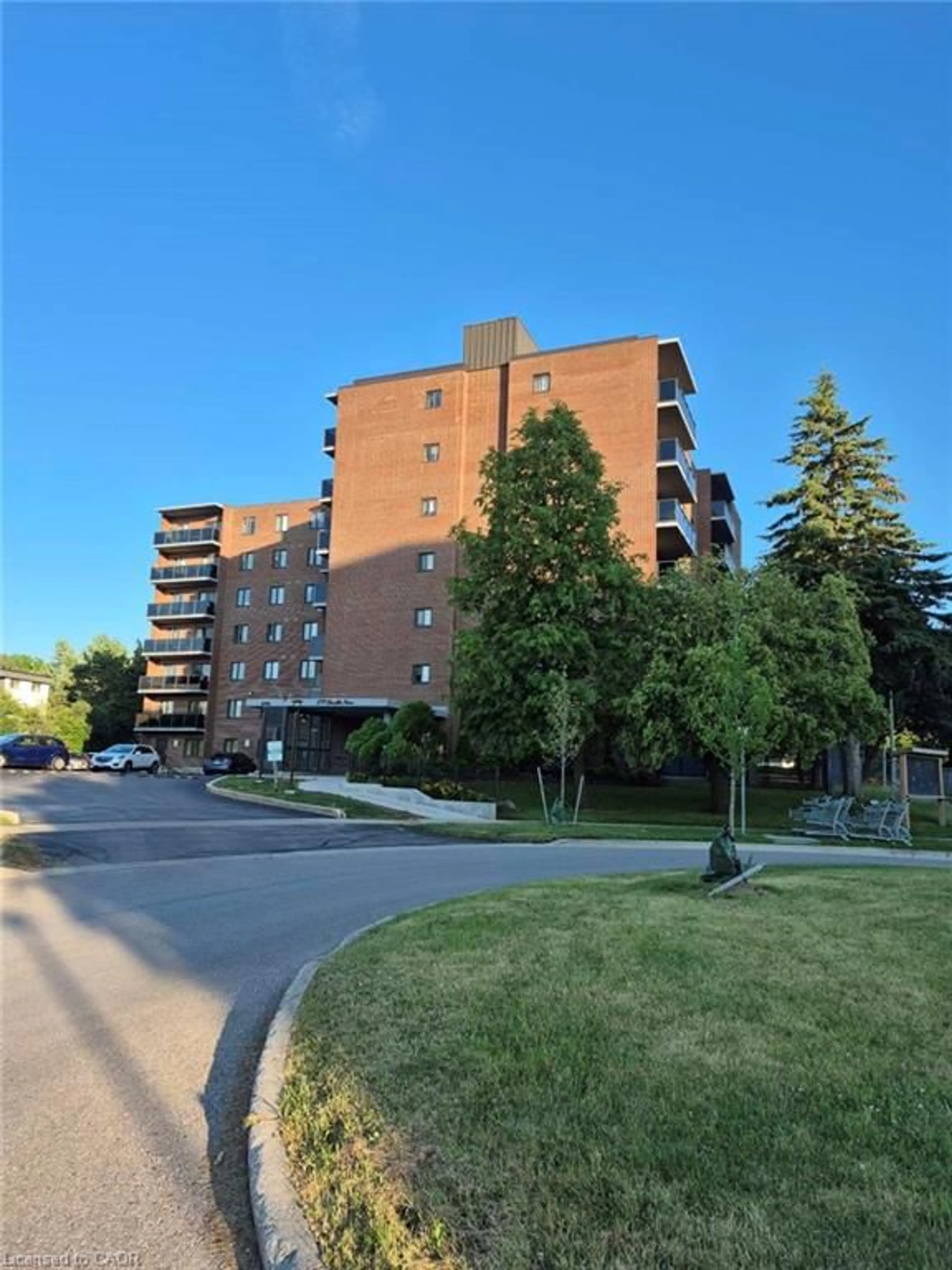 A pic from outside/outdoor area/front of a property/back of a property/a pic from drone, street for 279 Chandler Dr #706, Kitchener Ontario N2E 1X6