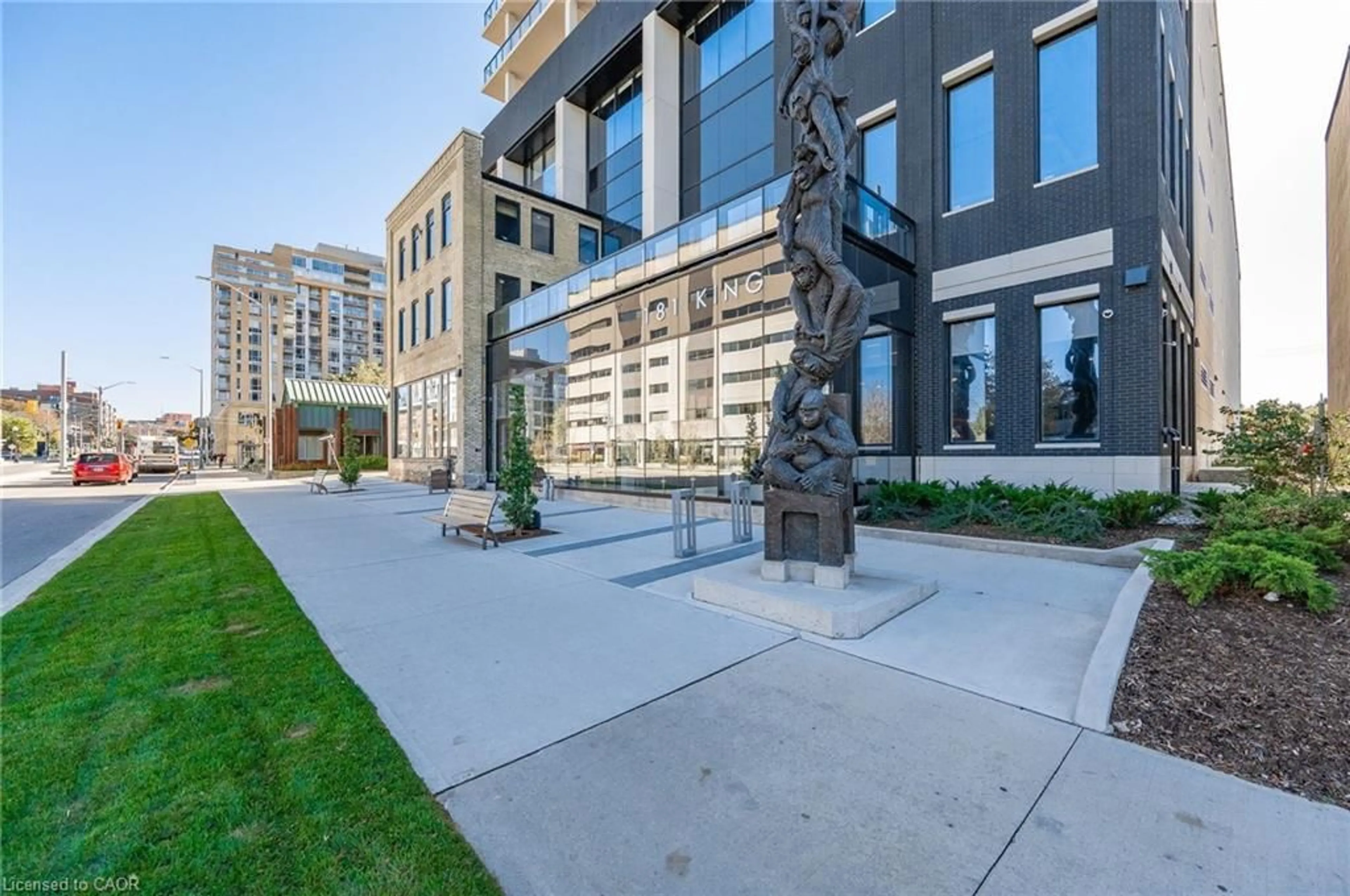 Patio, street for 181 King St #714, Waterloo Ontario N2G 1A7