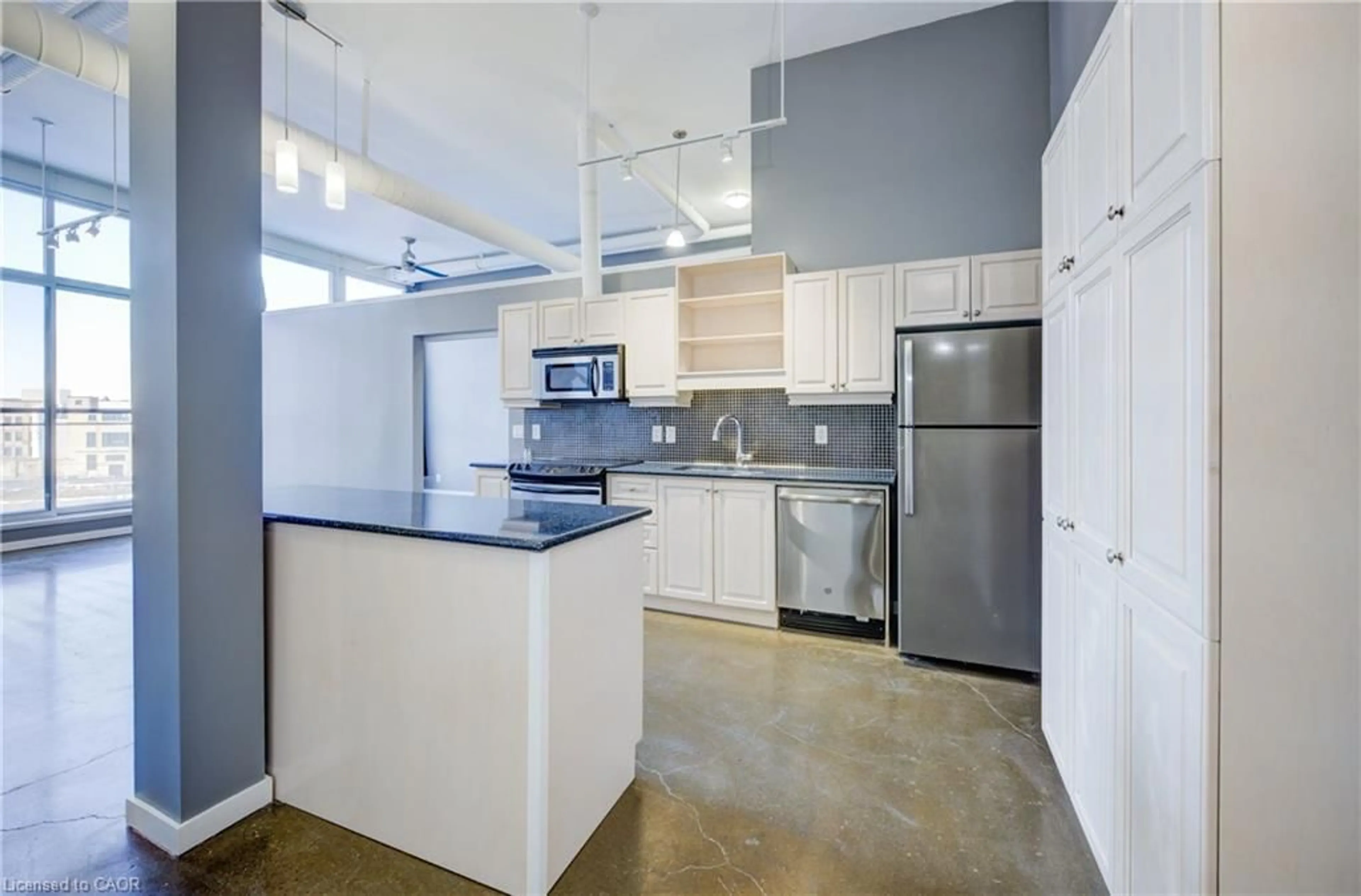 Standard kitchen, unknown for 404 King St #526, Kitchener Ontario N2G 4Z9