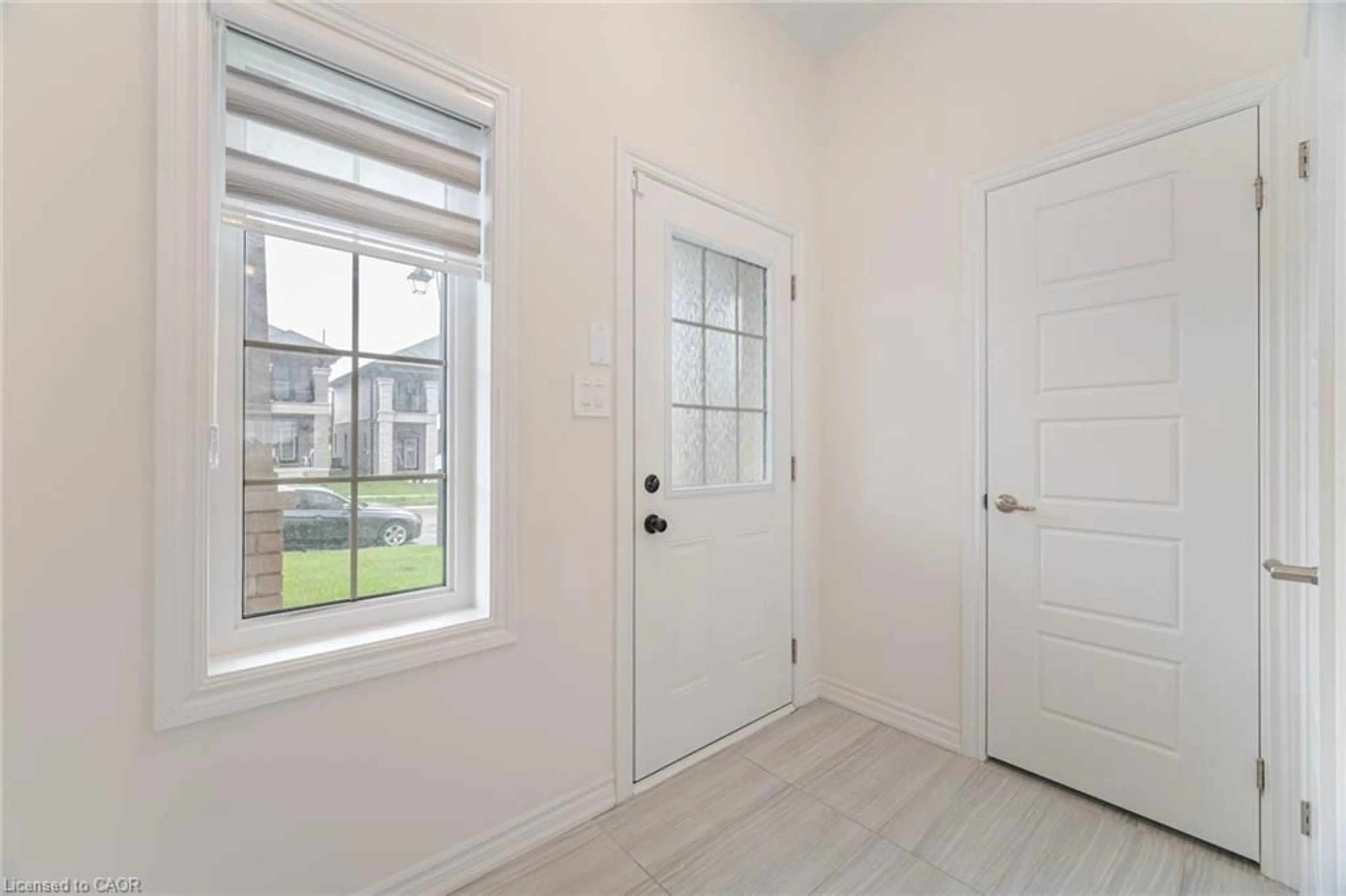 Indoor entryway for 32 George Brier Dr, Paris Ontario N3L 0L3