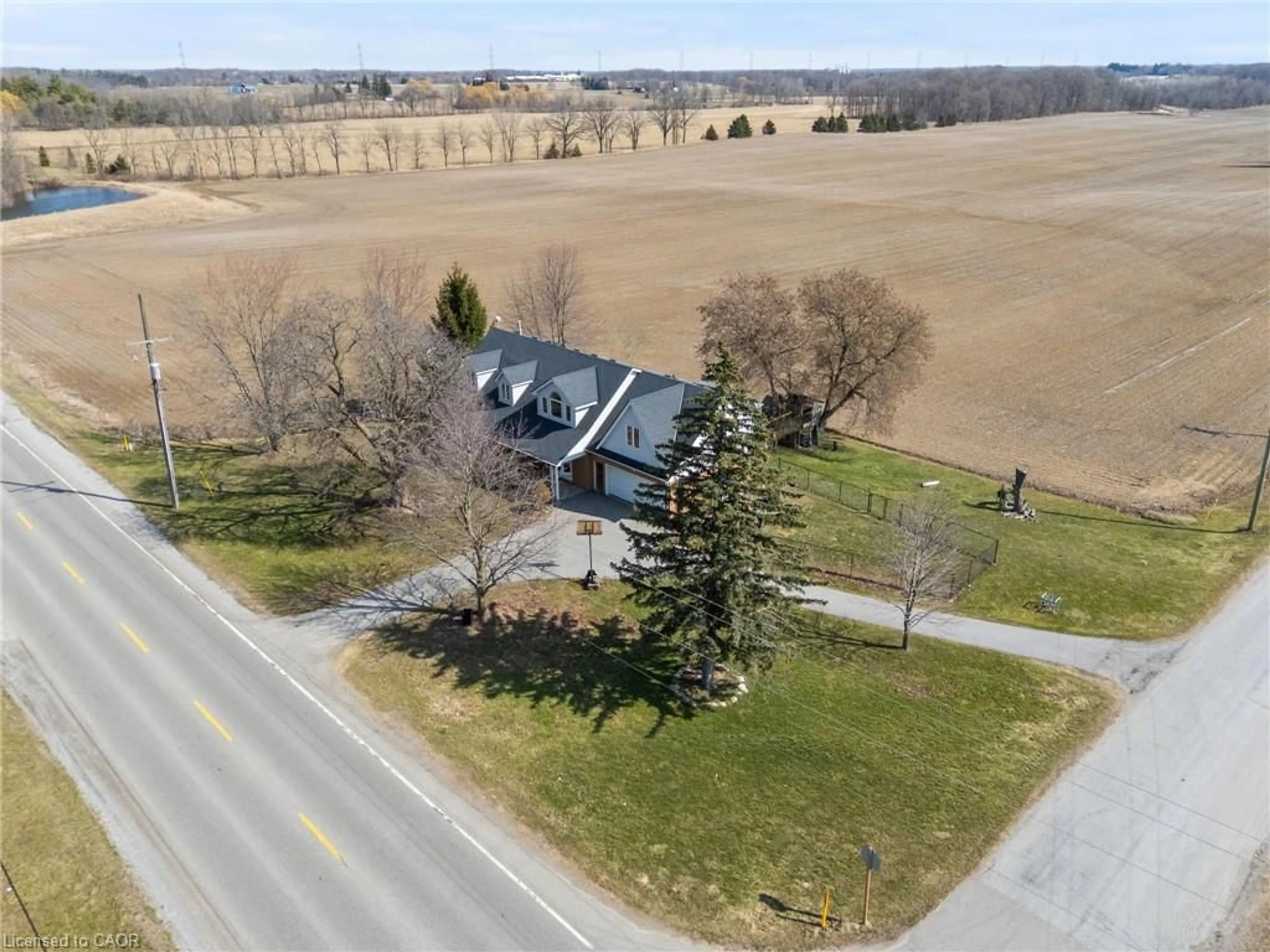 A pic from outside/outdoor area/front of a property/back of a property/a pic from drone, unknown for 1652 Old Highway 24, Waterford Ontario N0E 1Y0