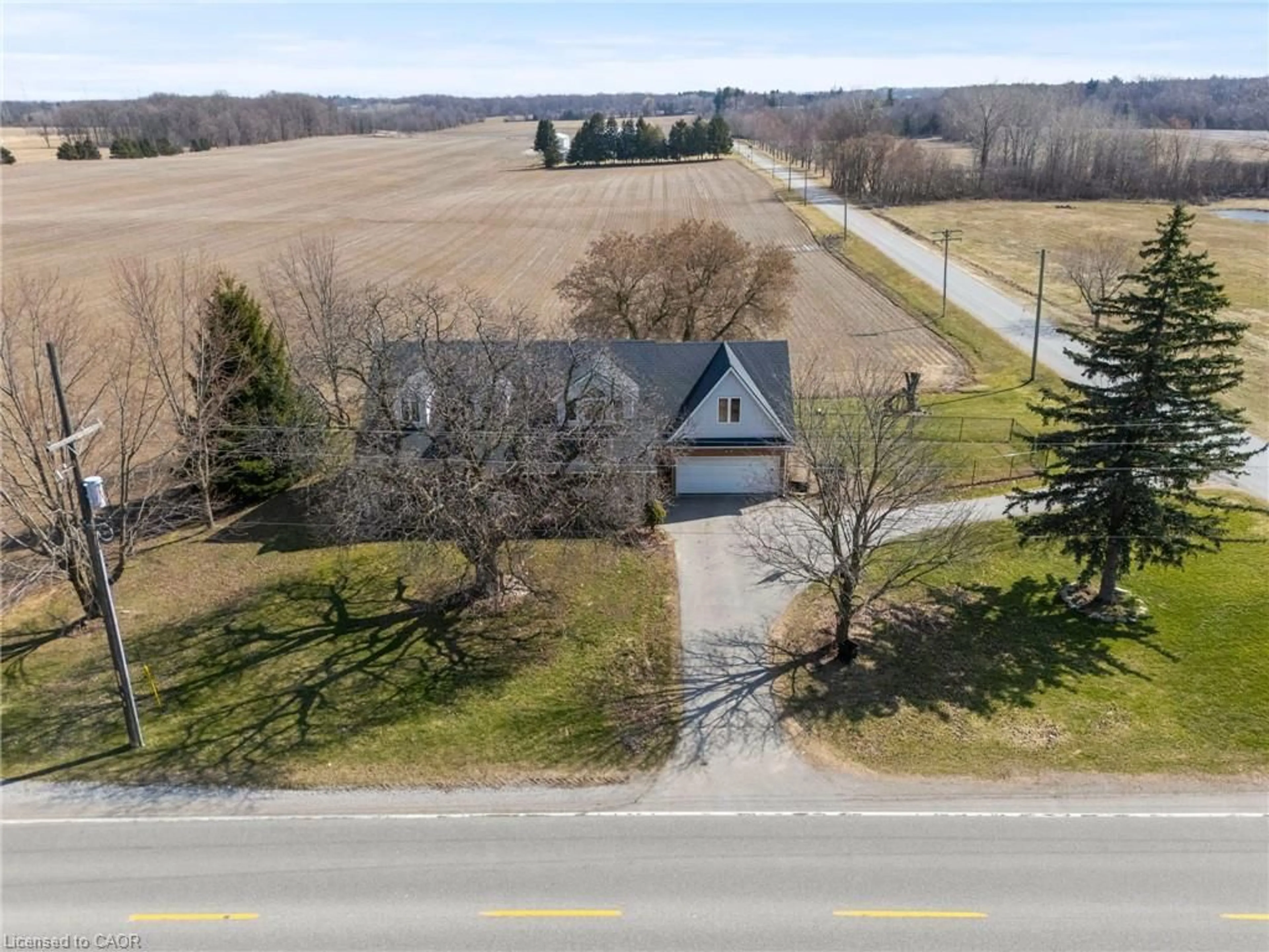 A pic from outside/outdoor area/front of a property/back of a property/a pic from drone, street for 1652 Old Highway 24, Waterford Ontario N0E 1Y0