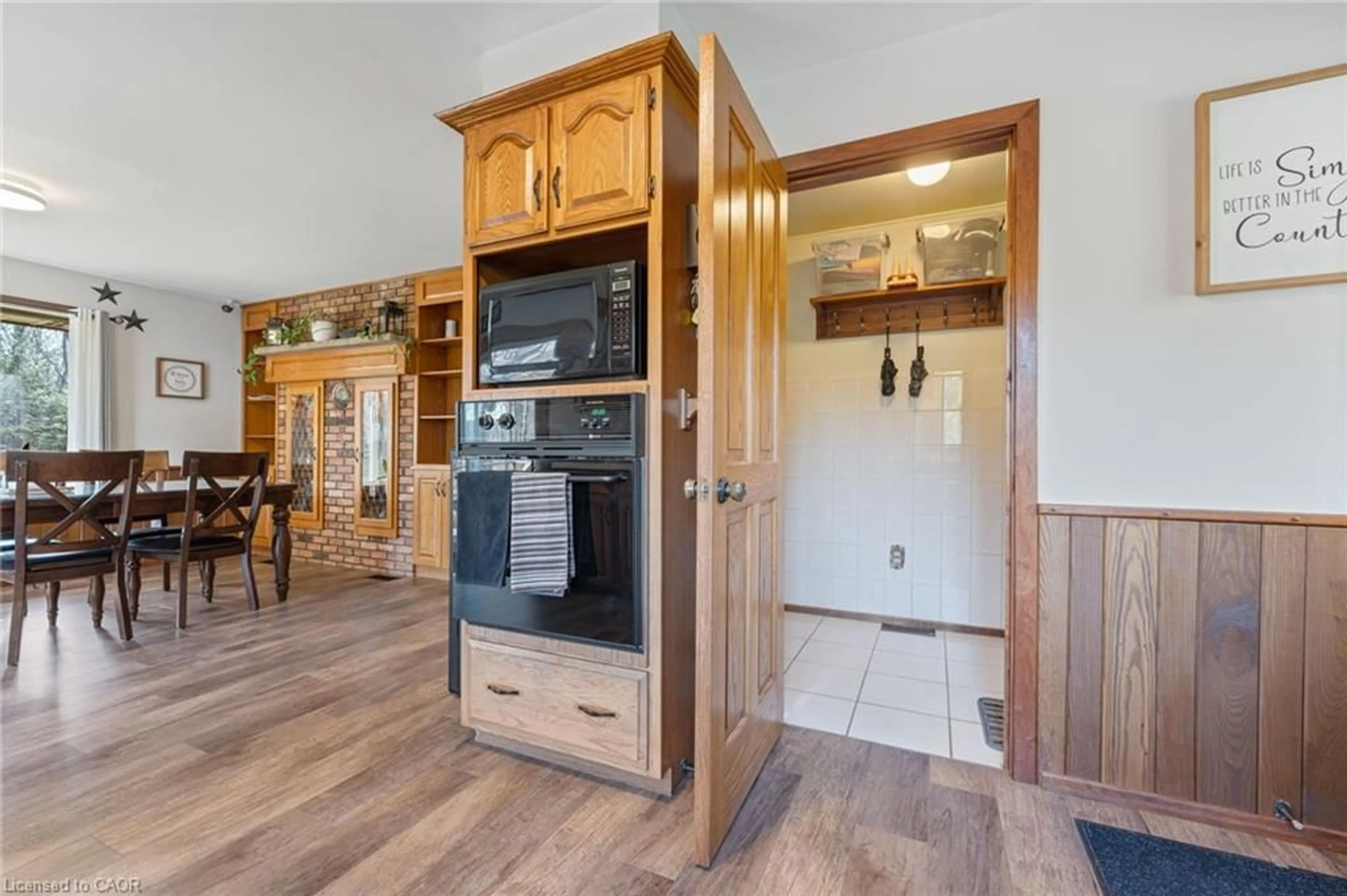 Open concept kitchen, wood/laminate floor for 775 4th Concession Rd, Norfolk County Ontario N0E 1G0