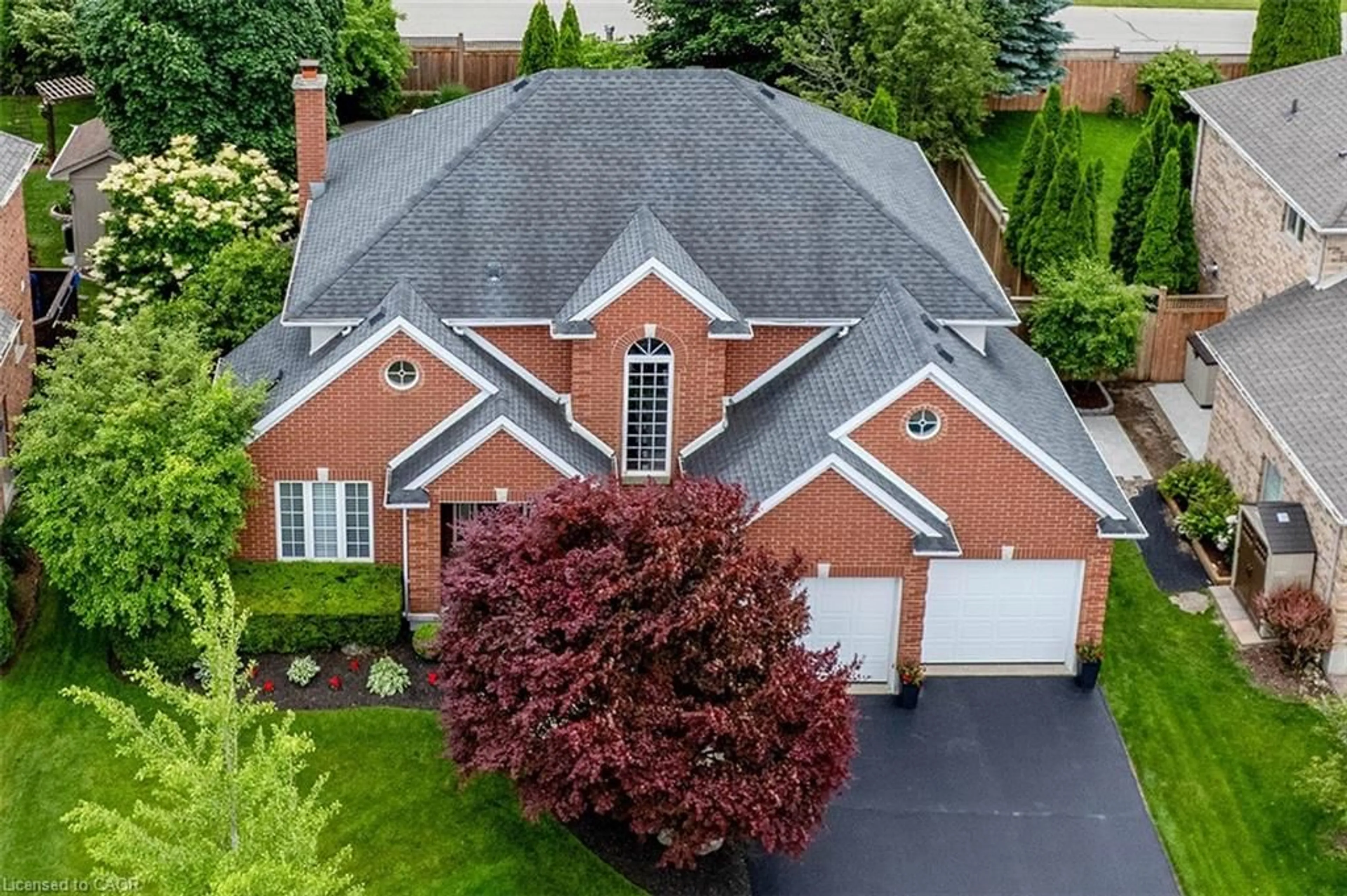 A pic from outside/outdoor area/front of a property/back of a property/a pic from drone, street for 19 Pioneer Tower Cres, Kitchener Ontario N2P 2L2