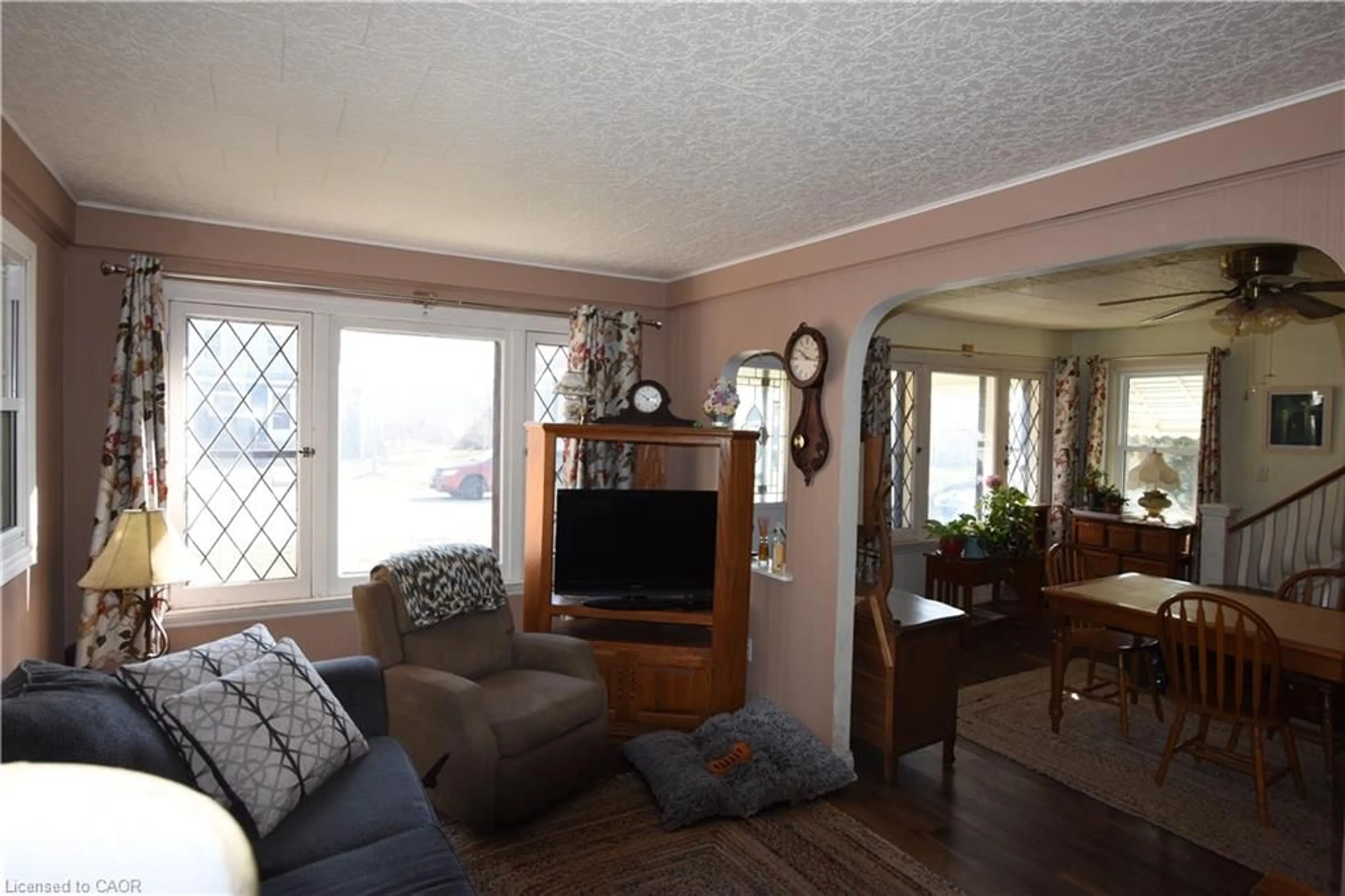 Living room with furniture, unknown for 122 Bruce St, Waterford Ontario N0E 1Y0