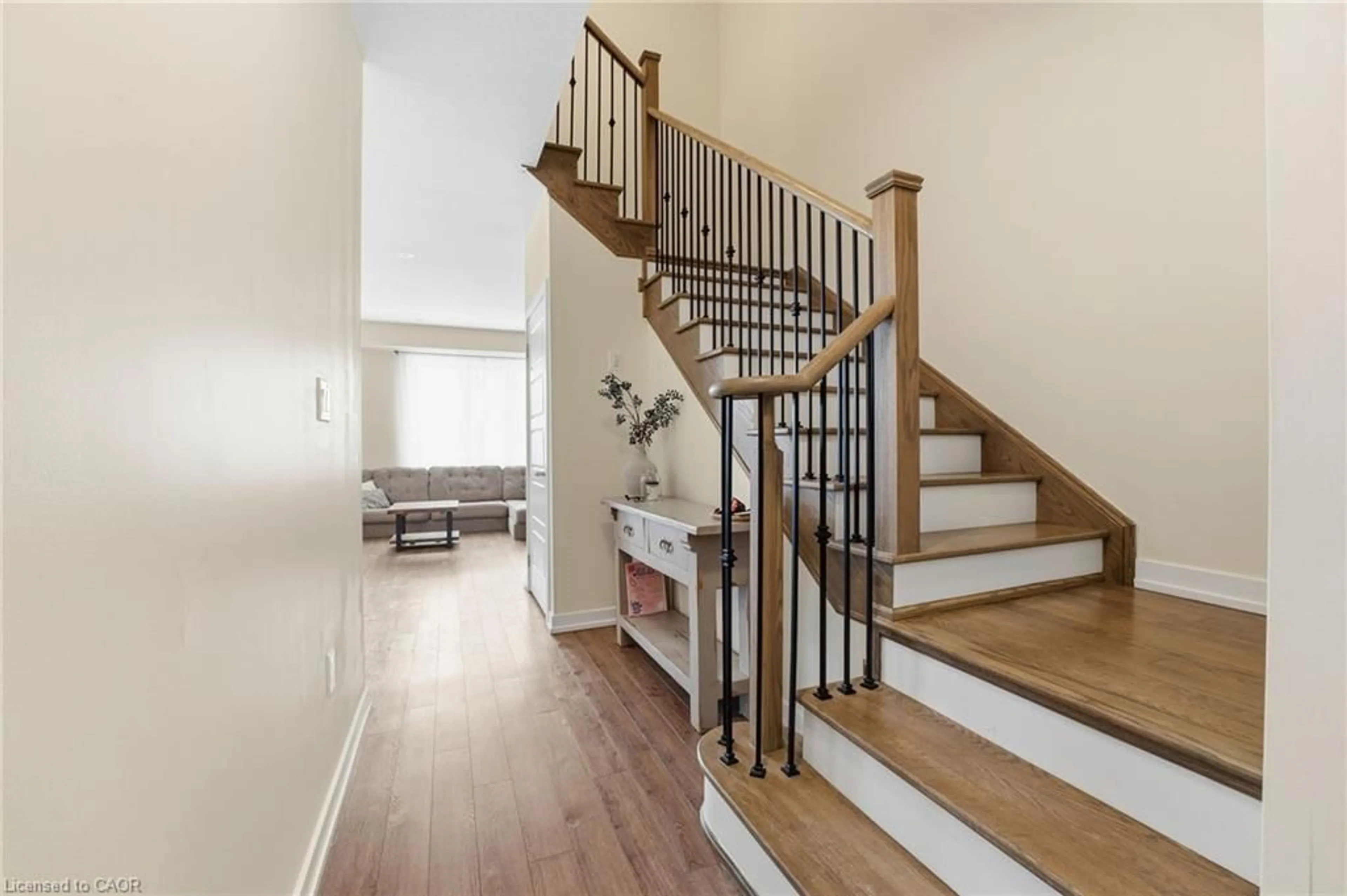 Unknown for 10 Owl Lane, Caledonia Ontario N3W 0G4