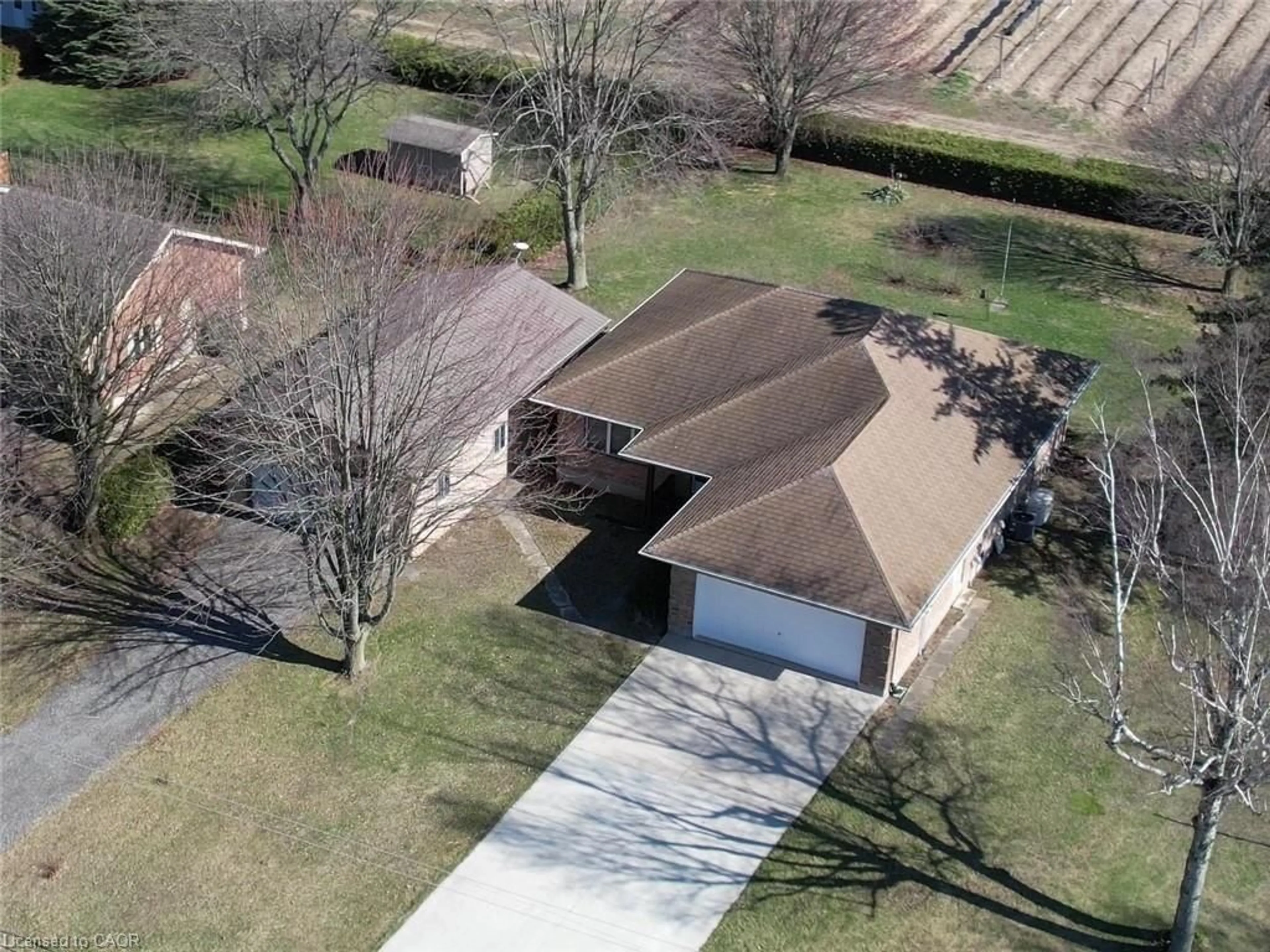 A pic from outside/outdoor area/front of a property/back of a property/a pic from drone, street for 980 Norfolk County Road 21, Delhi Ontario N4B 2W4