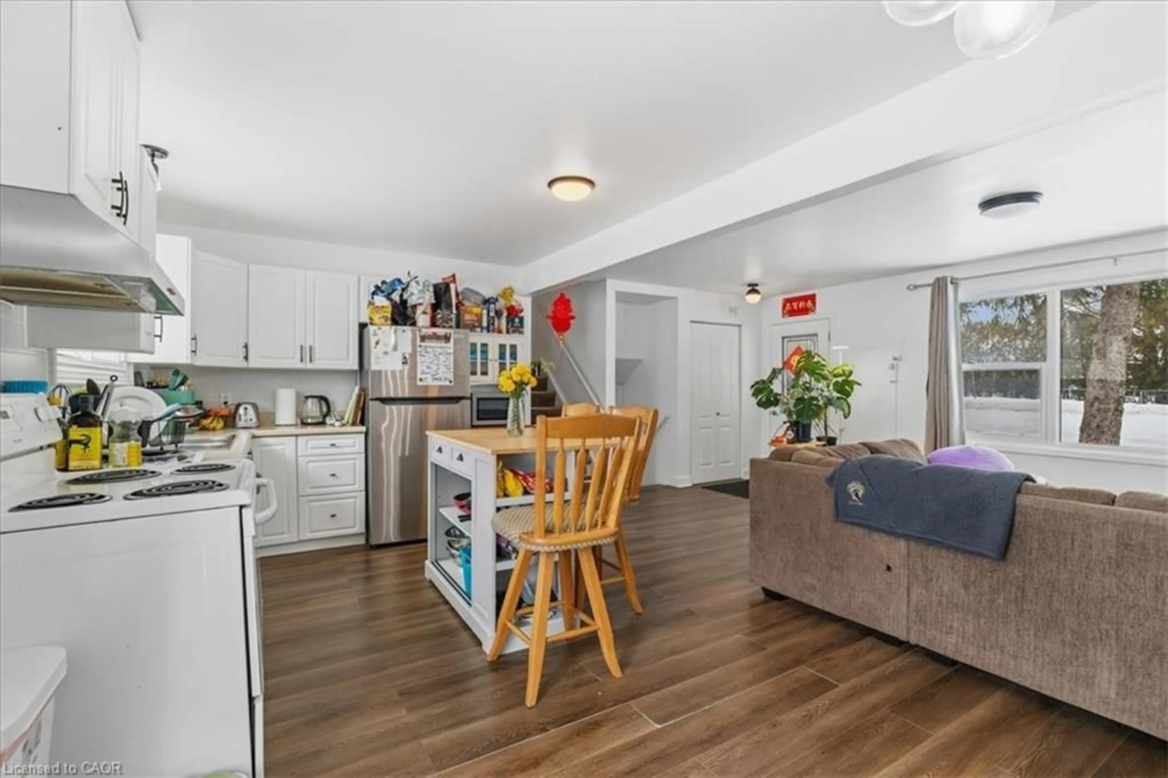 Standard kitchen, unknown for 400 Midwood Cres, Waterloo Ontario N2L 5N5