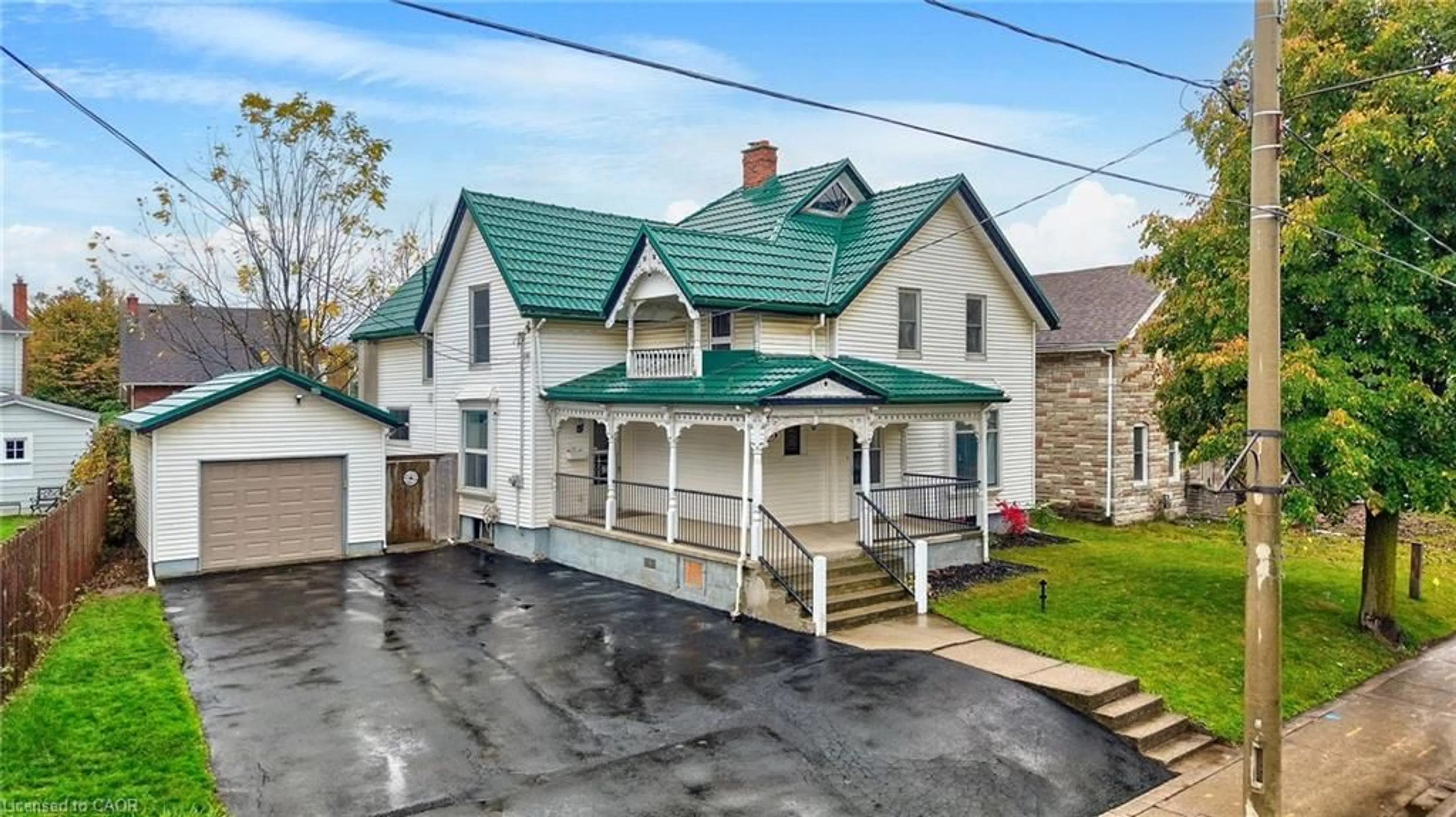 A pic from outside/outdoor area/front of a property/back of a property/a pic from drone, street for 115 West Main St, Welland Ontario L3C 4Z8