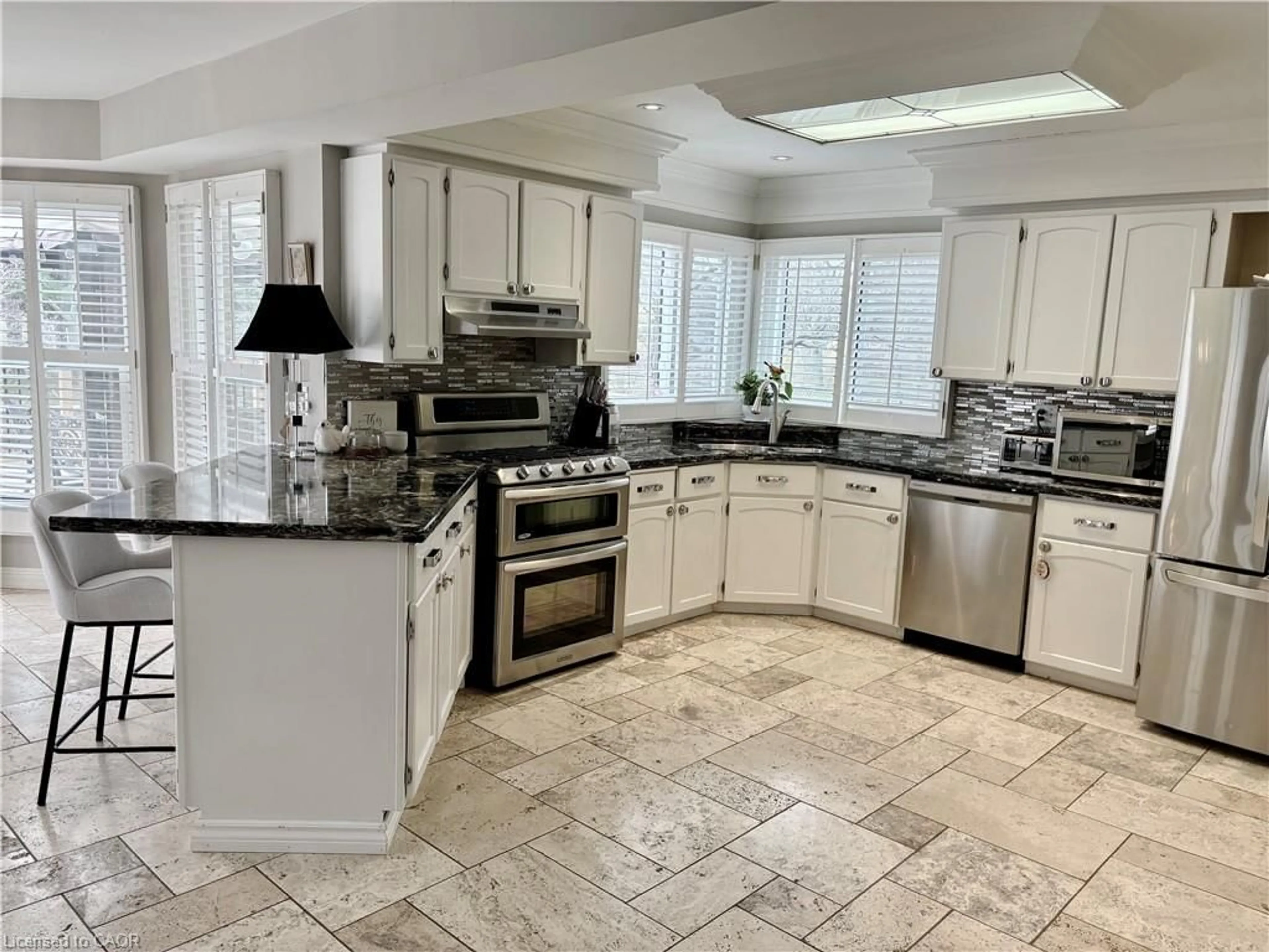 Open concept kitchen, ceramic/tile floor for 2056 Hadfield Crt, Burlington Ontario L7M 3V4