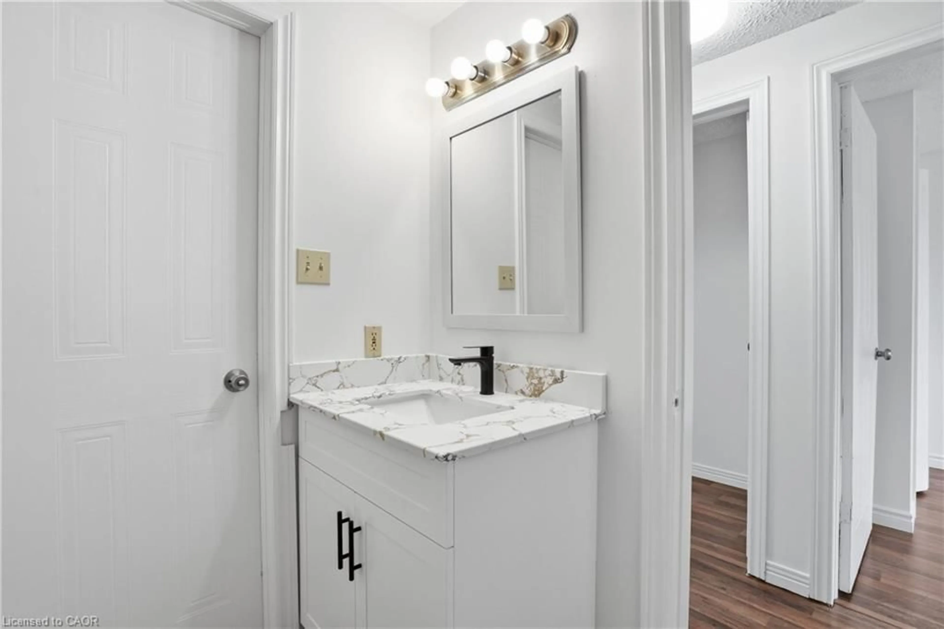 Standard bathroom, ceramic/tile floor for 61 Freeman Cres, Simcoe Ontario N3Y 5K1