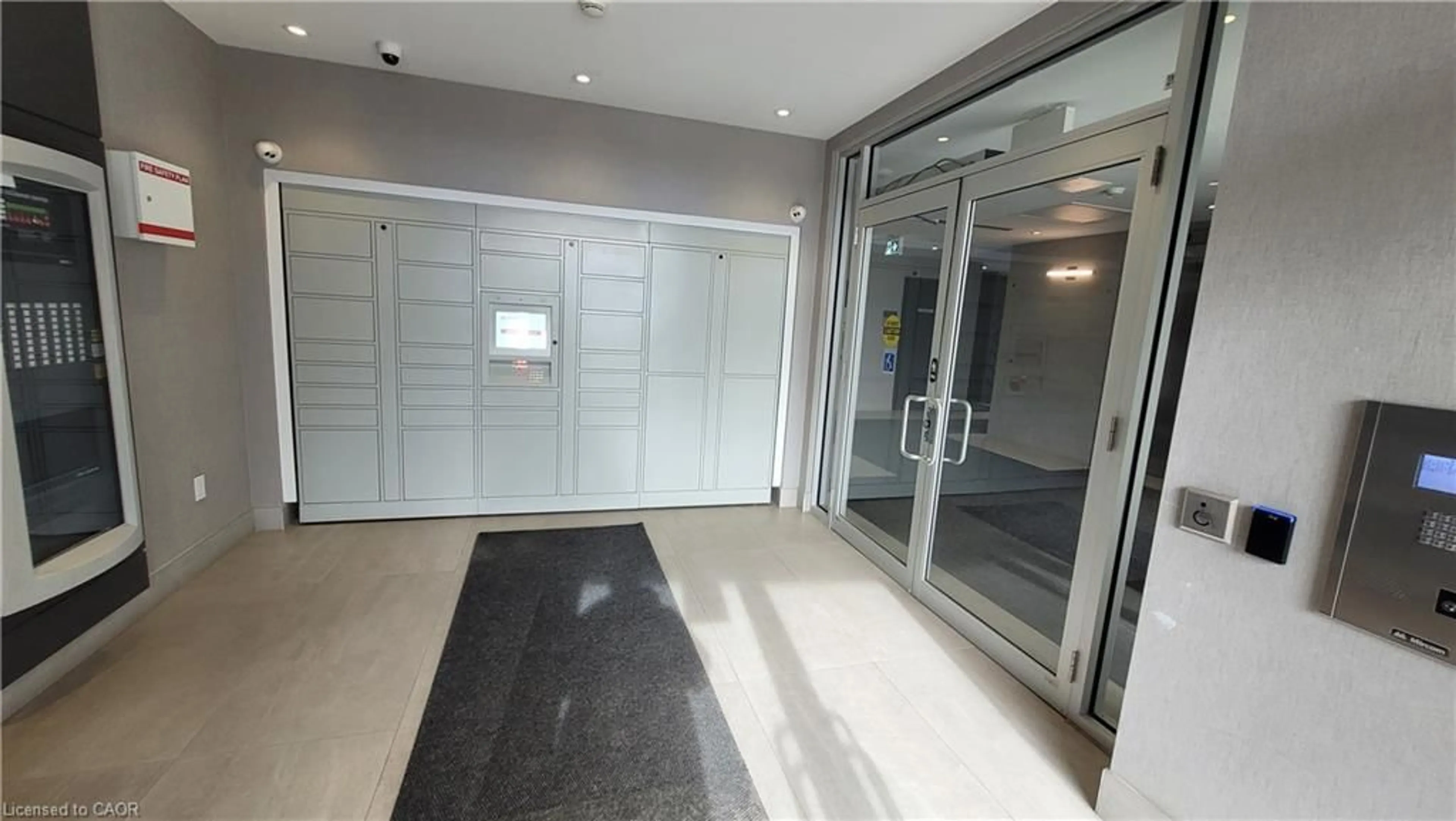 Indoor foyer for 200 Lagerfeld Dr #318, Brampton Ontario L1A 5G5