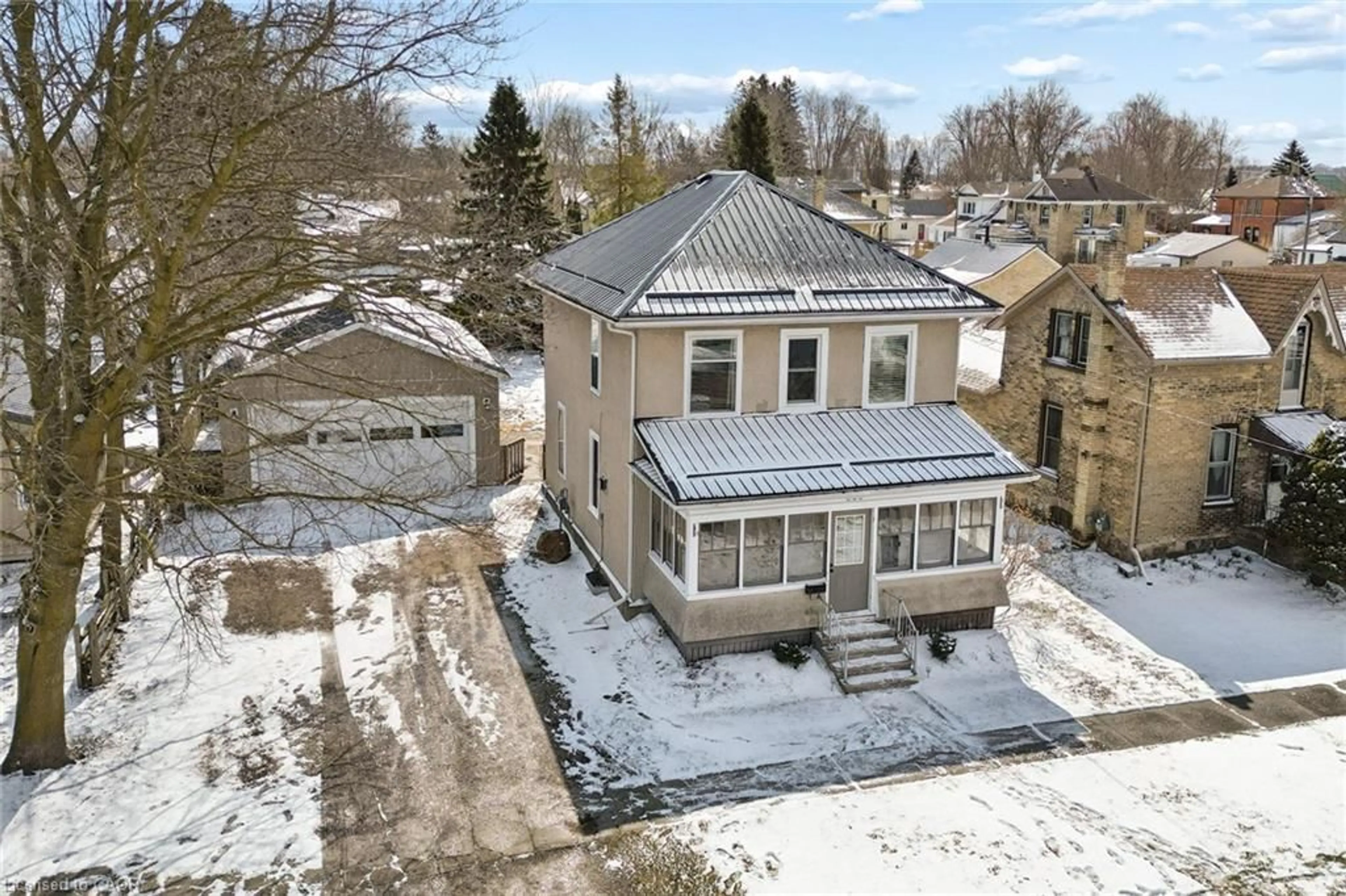 A pic from outside/outdoor area/front of a property/back of a property/a pic from drone, building for 360 Queen St, Palmerston Ontario N0G 2P0