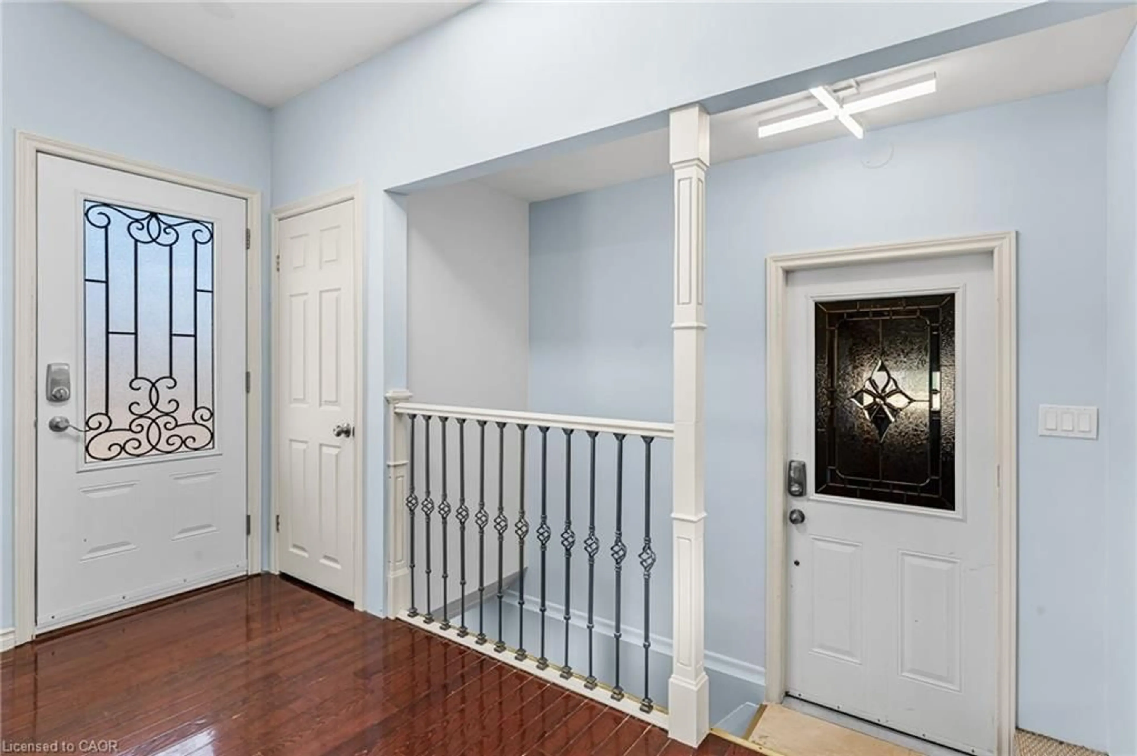 Indoor entryway for 6122 Mayfair Dr, Niagara Falls Ontario L2J 1W1