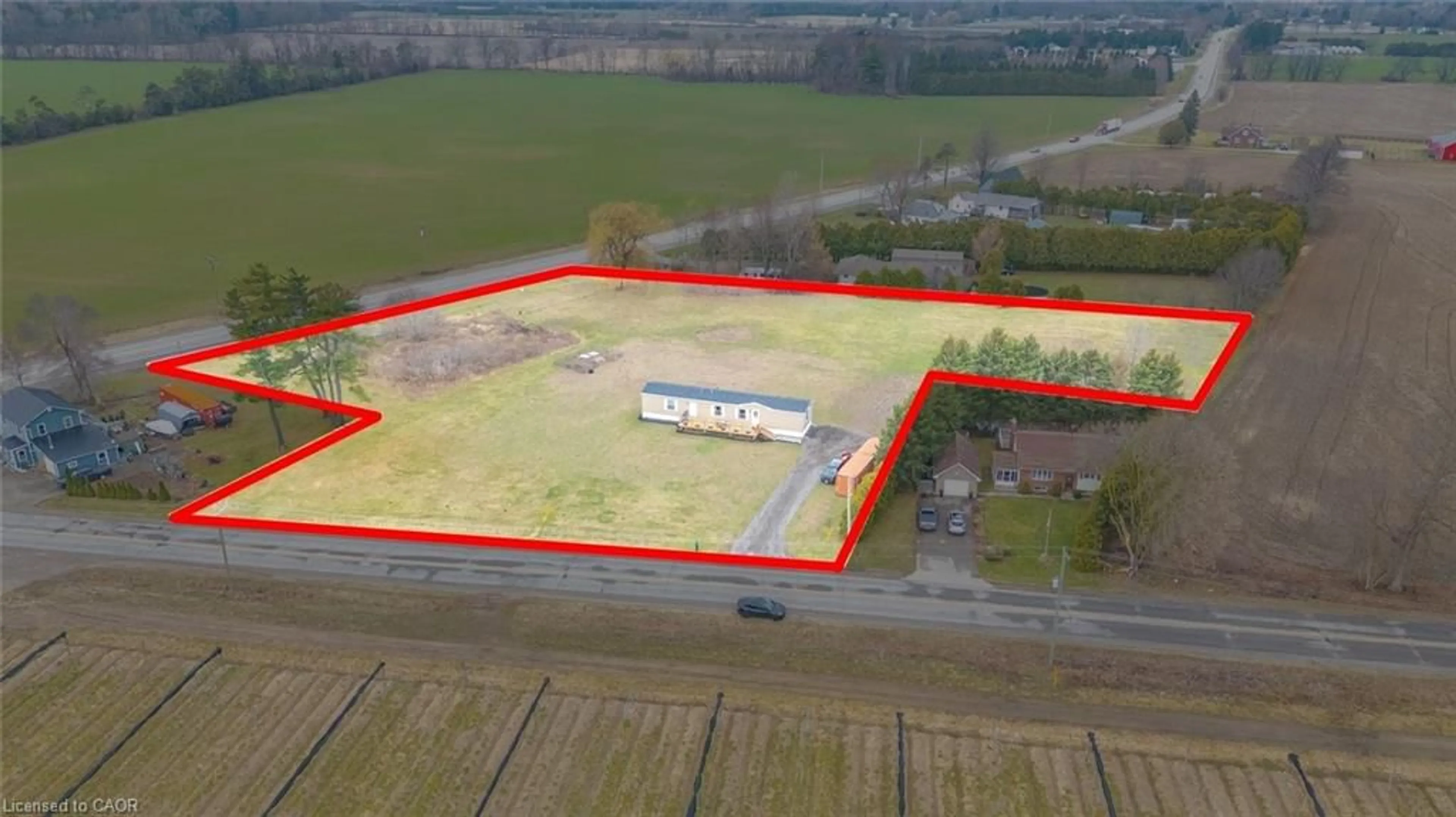 A pic from outside/outdoor area/front of a property/back of a property/a pic from drone, building for 837 Fertilizer Rd, Simcoe Ontario N3Y 4K6