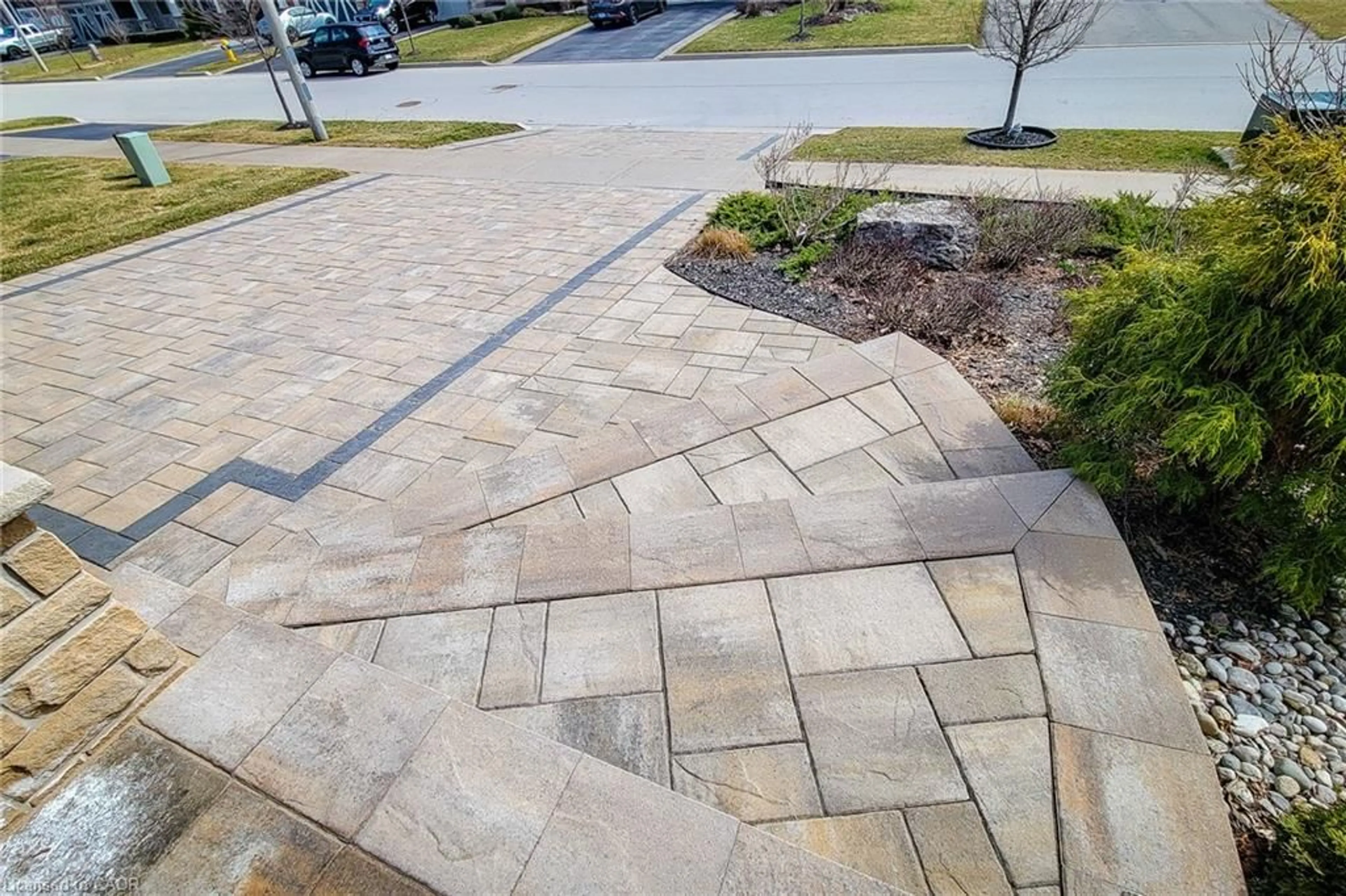 A pic from outside/outdoor area/front of a property/back of a property/a pic from drone, street for 96 Anastasia Blvd, Smithville Ontario L0R 2A0