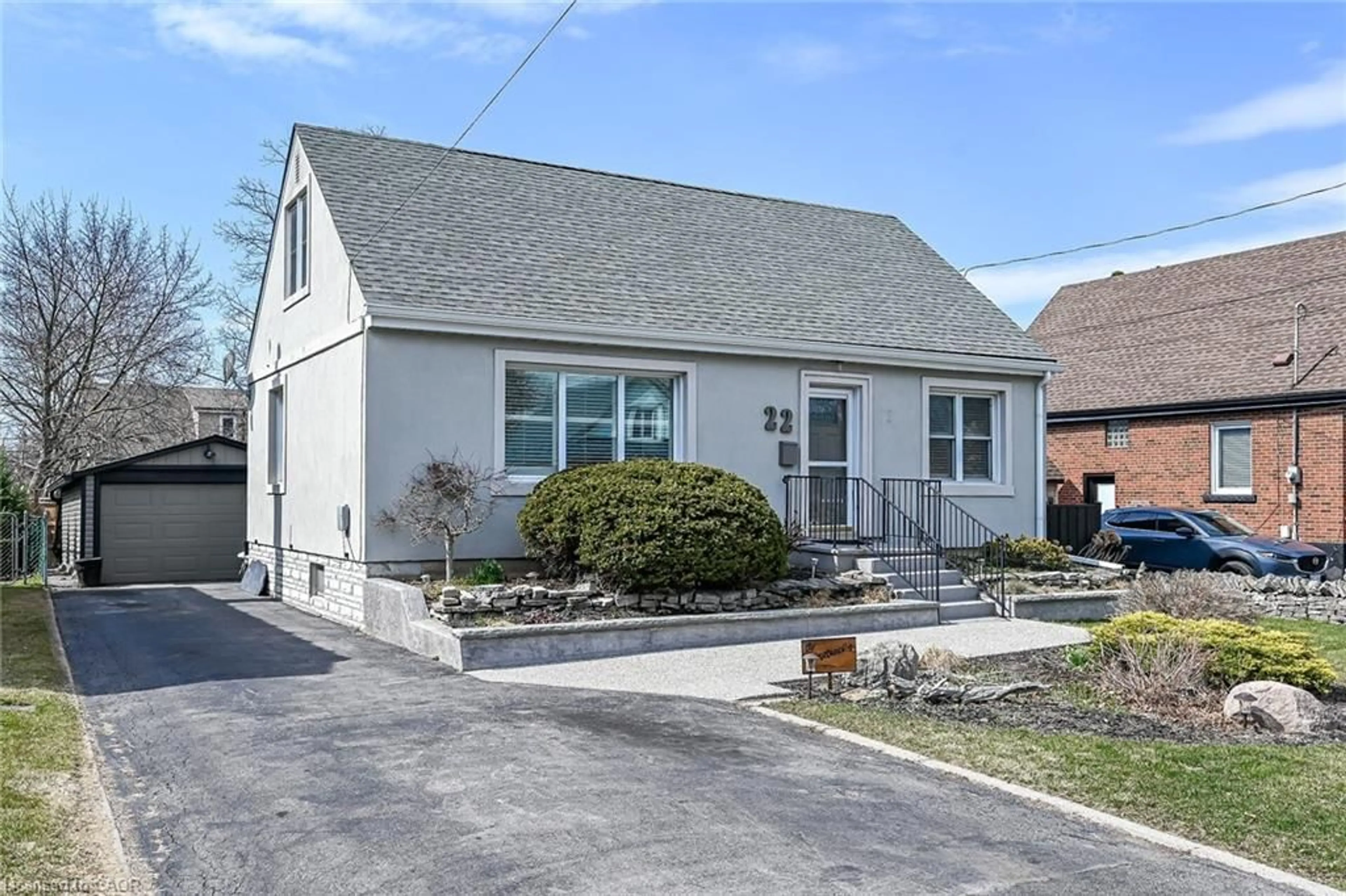 Home with vinyl exterior material, street for 22 Marion Pl, Stoney Creek Ontario L8G 1R7