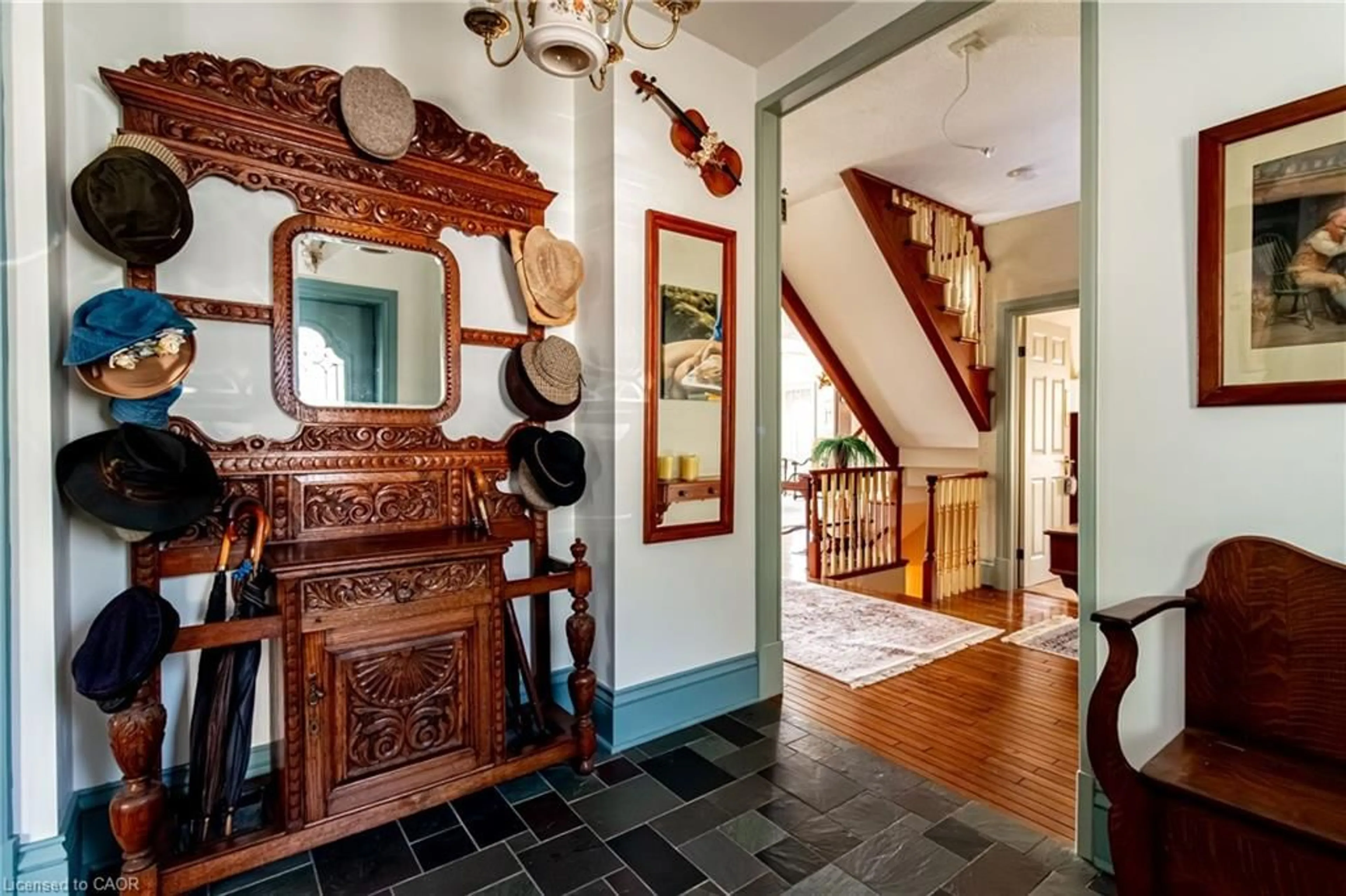 Indoor foyer for 347 Lynden Rd, Lynden Ontario L0R 1T0