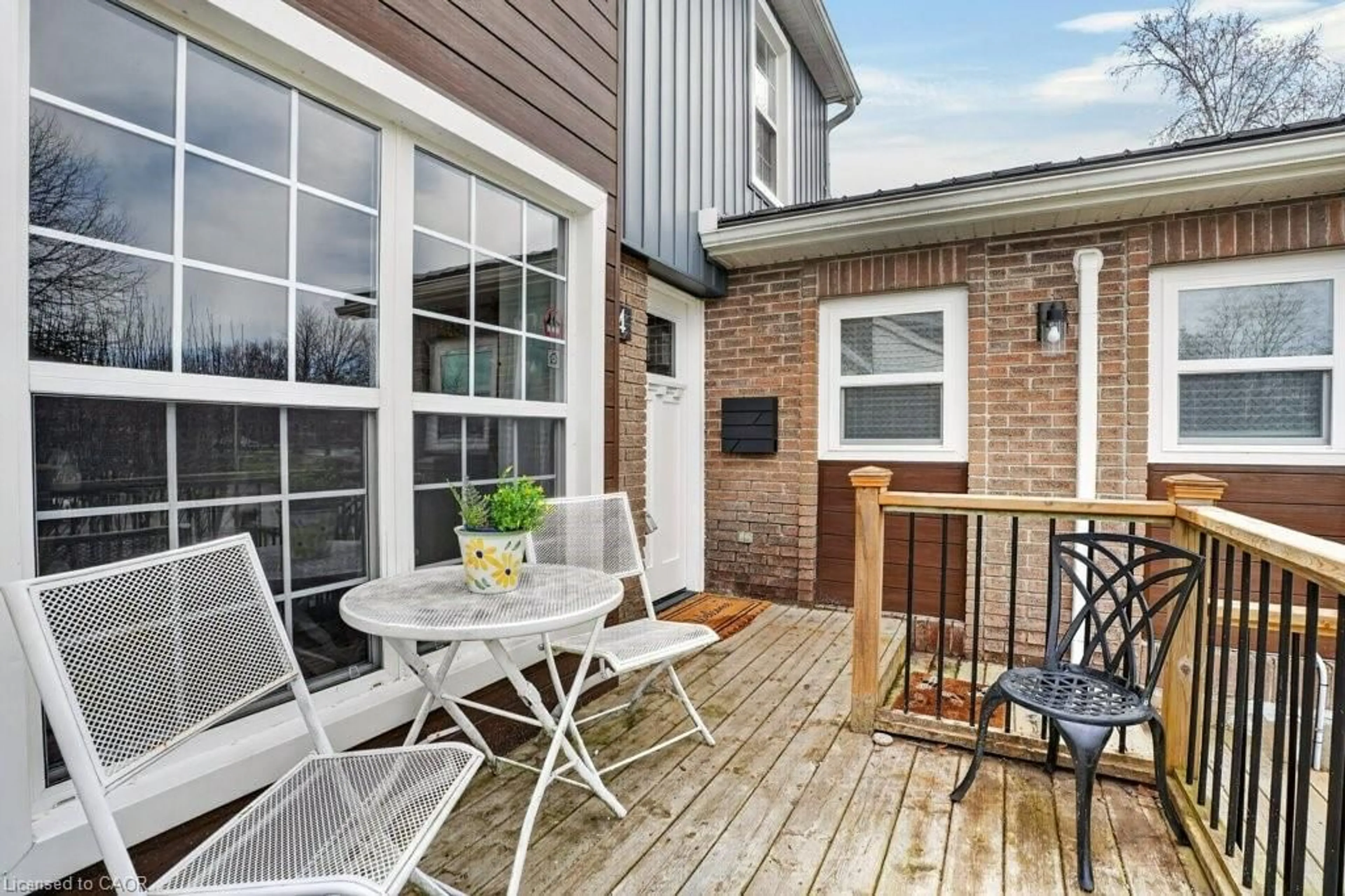 Patio, street for 54 Deerwood Cres, Kitchener Ontario N2N 1R3