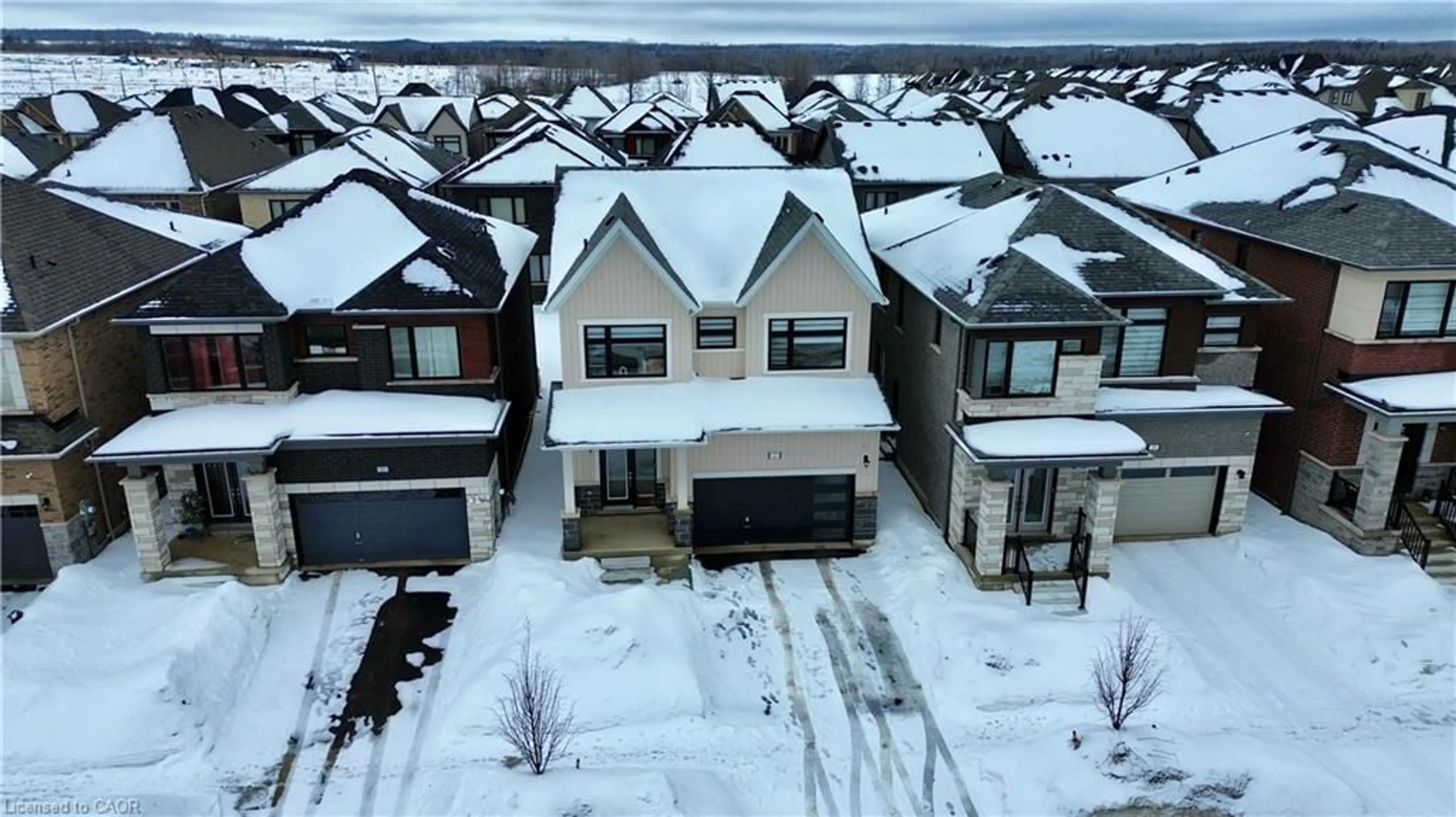 A pic from outside/outdoor area/front of a property/back of a property/a pic from drone, street for 27 Ferguson St, Erin Ontario N0B 1T0