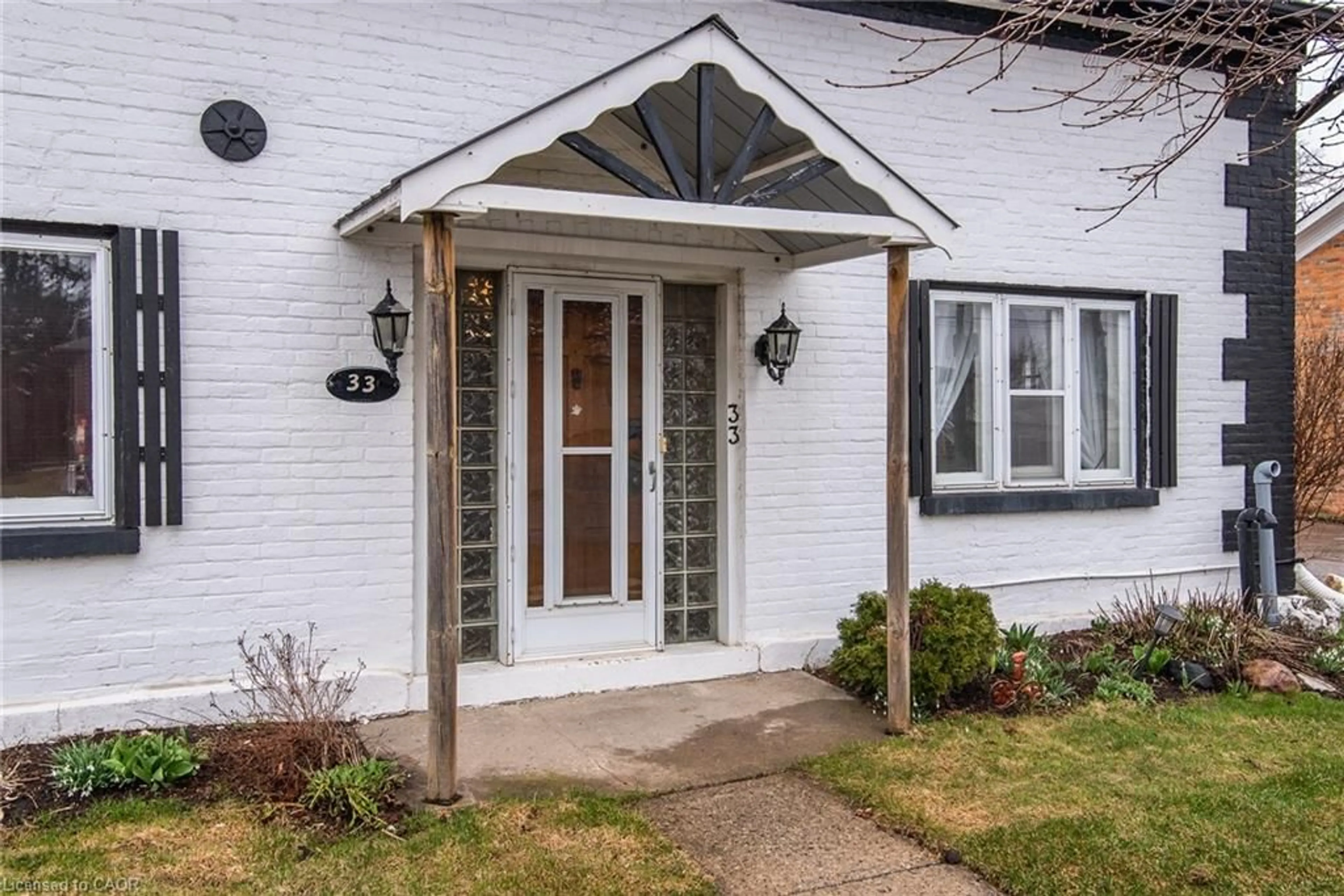 Indoor entryway for 33 Foundry St, Baden Ontario N3A 2P7
