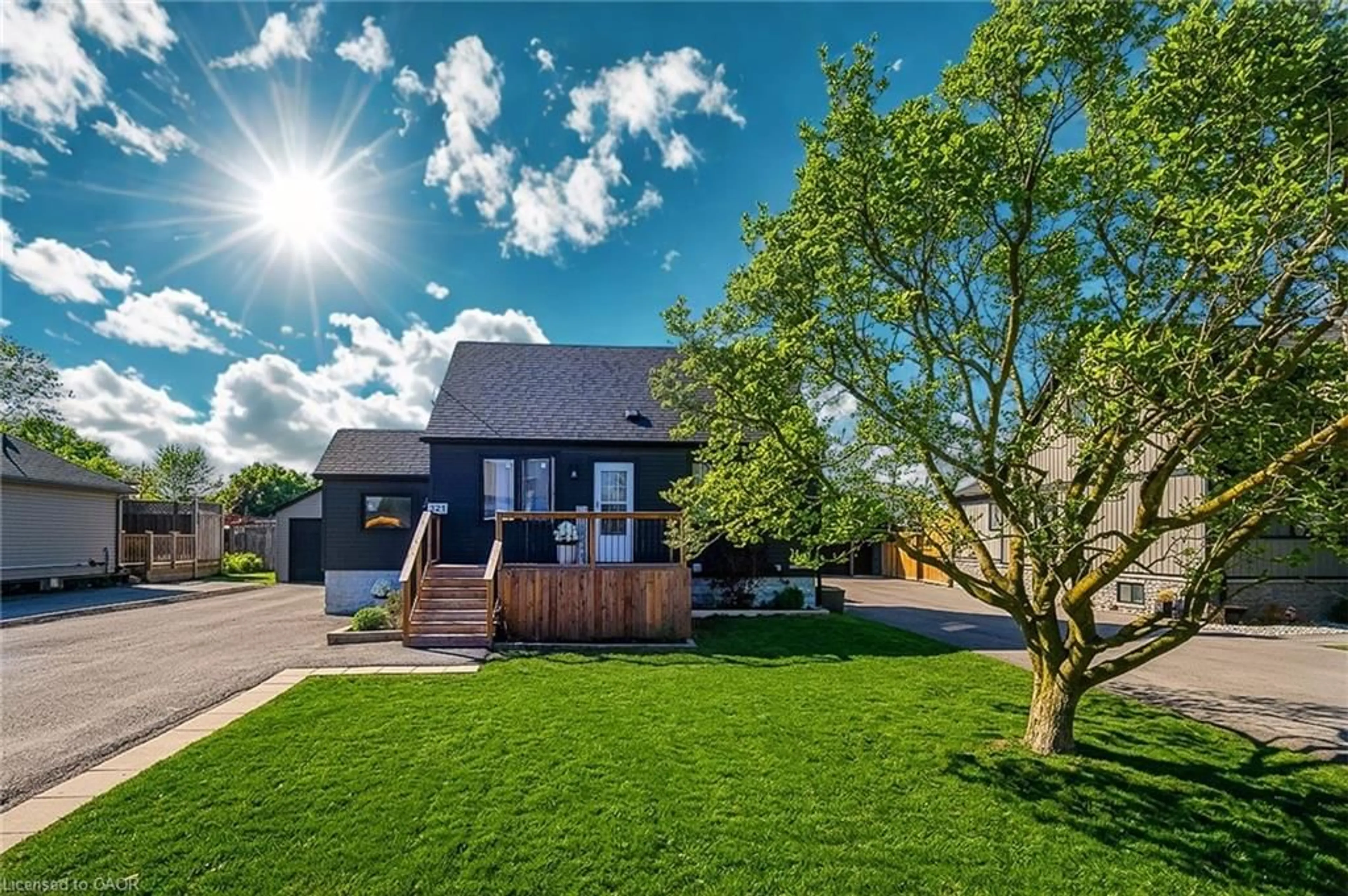 A pic from outside/outdoor area/front of a property/back of a property/a pic from drone, street for 321 Dewitt Rd, Stoney Creek Ontario L8E 2T1