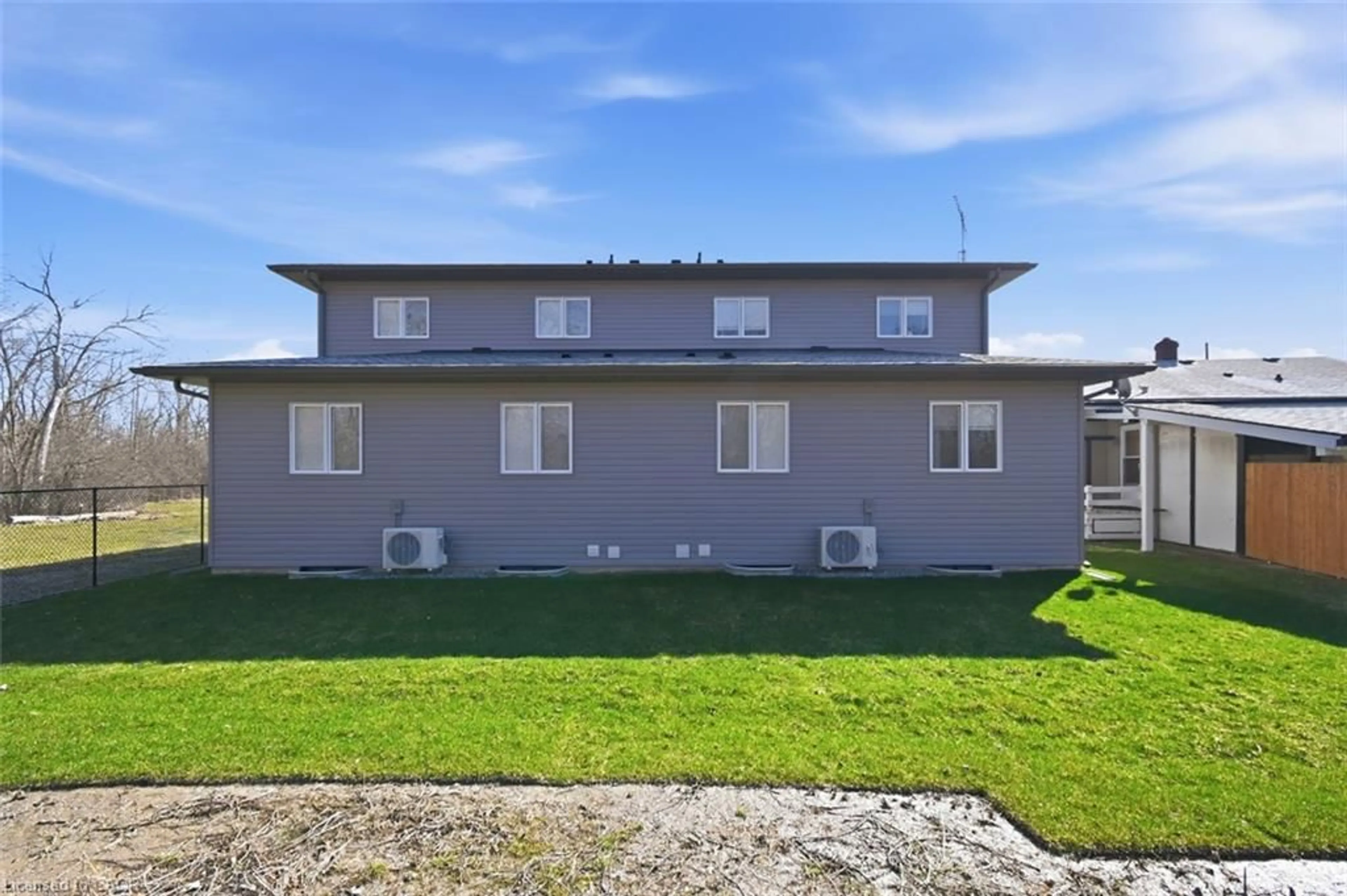 A pic from outside/outdoor area/front of a property/back of a property/a pic from drone, building for 46 Pietz Ave, Welland Ontario L3C 1Z4