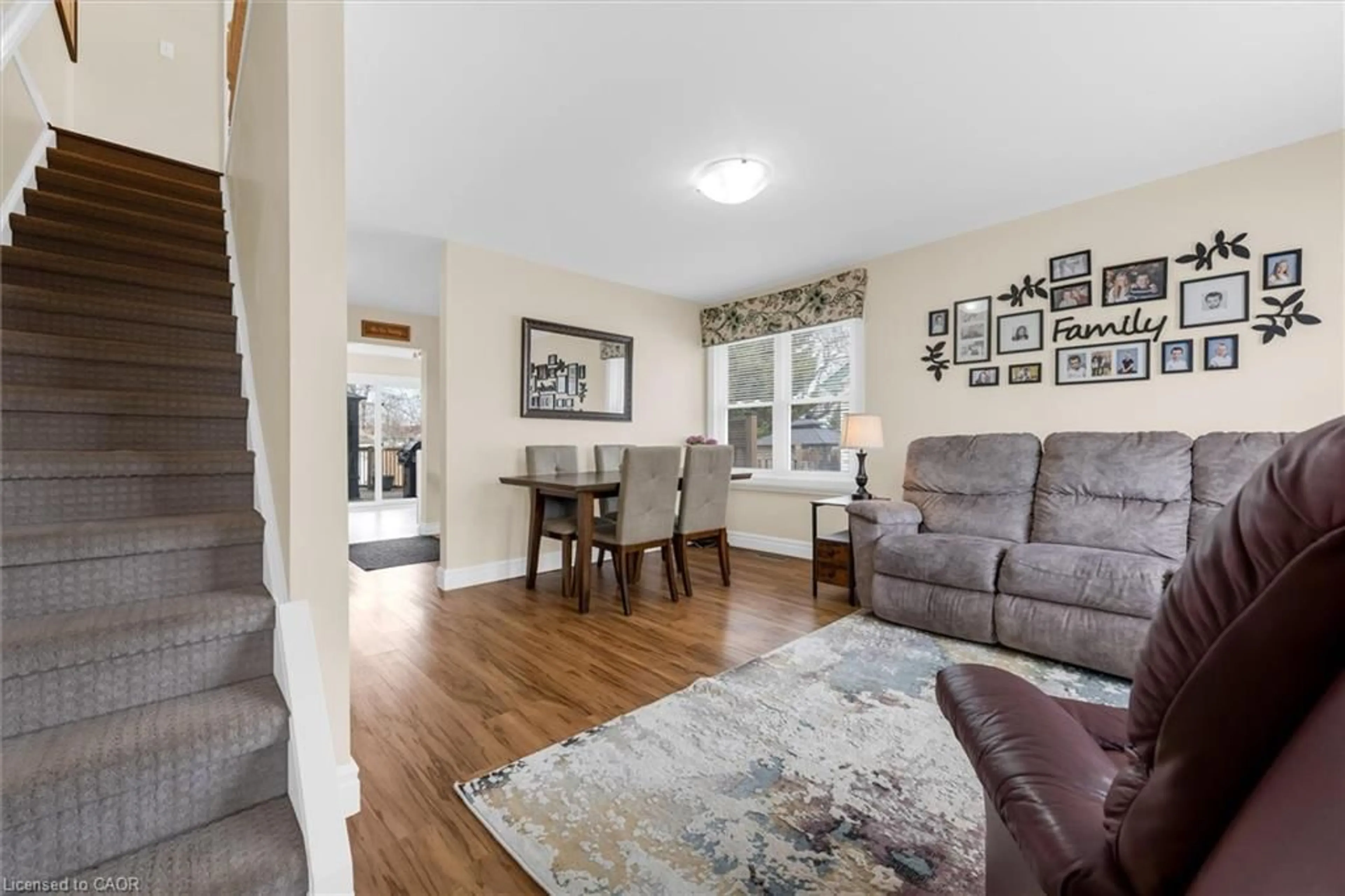 Living room with furniture, unknown for 3924 Fletcher Ave, Vineland Ontario L0R 2C0