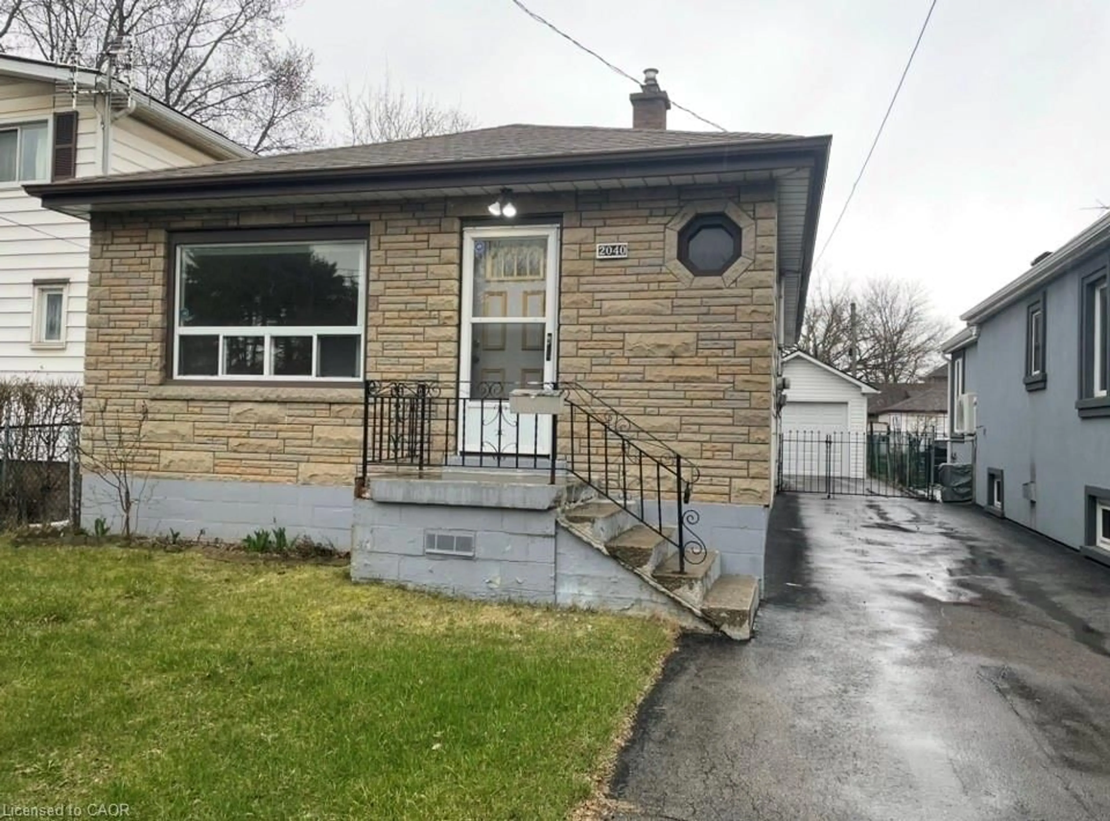 Unknown for 2040 Barton St, Hamilton Ontario L8H 2Z2