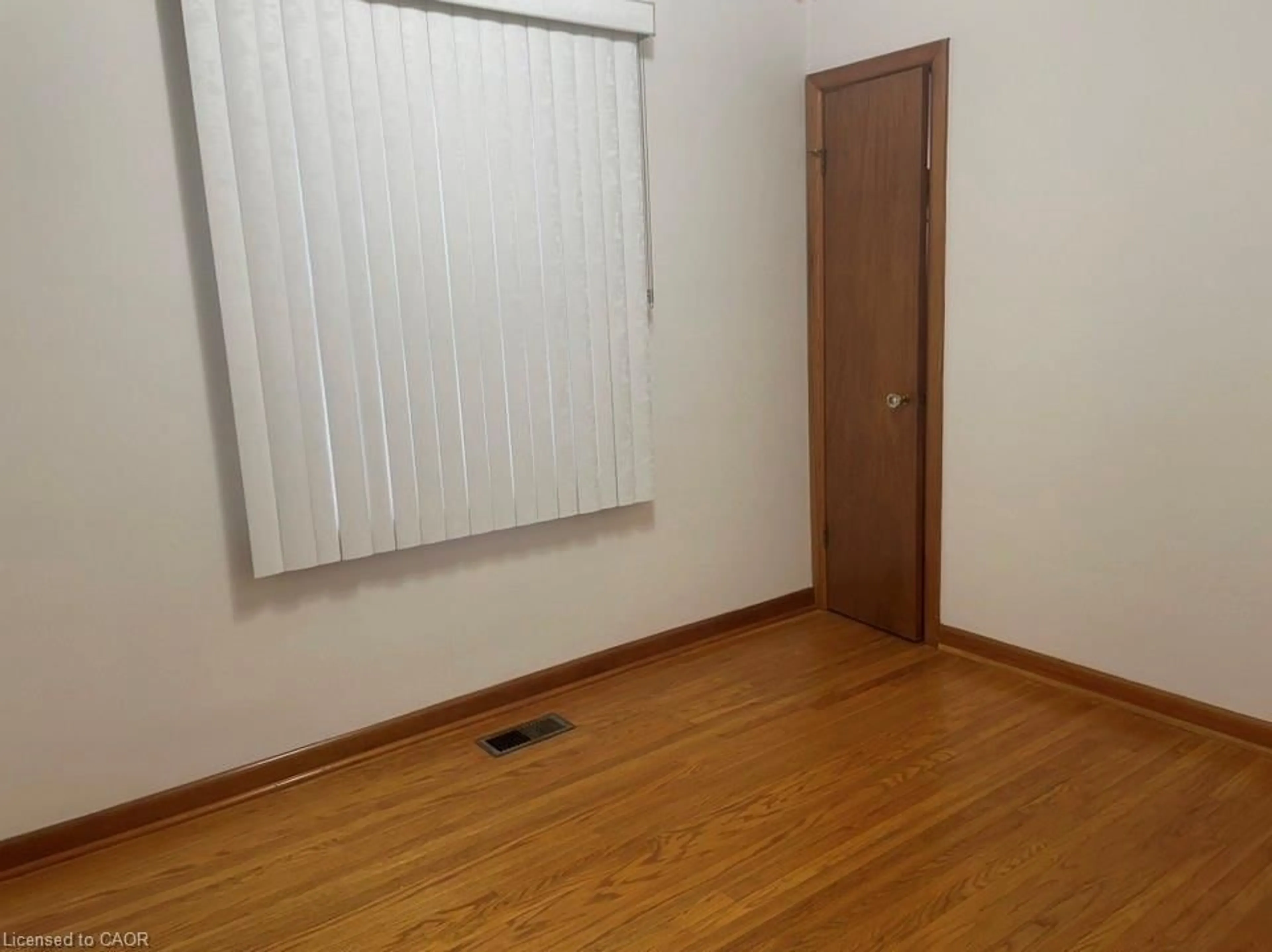 A pic of a room for 2040 Barton St, Hamilton Ontario L8H 2Z2