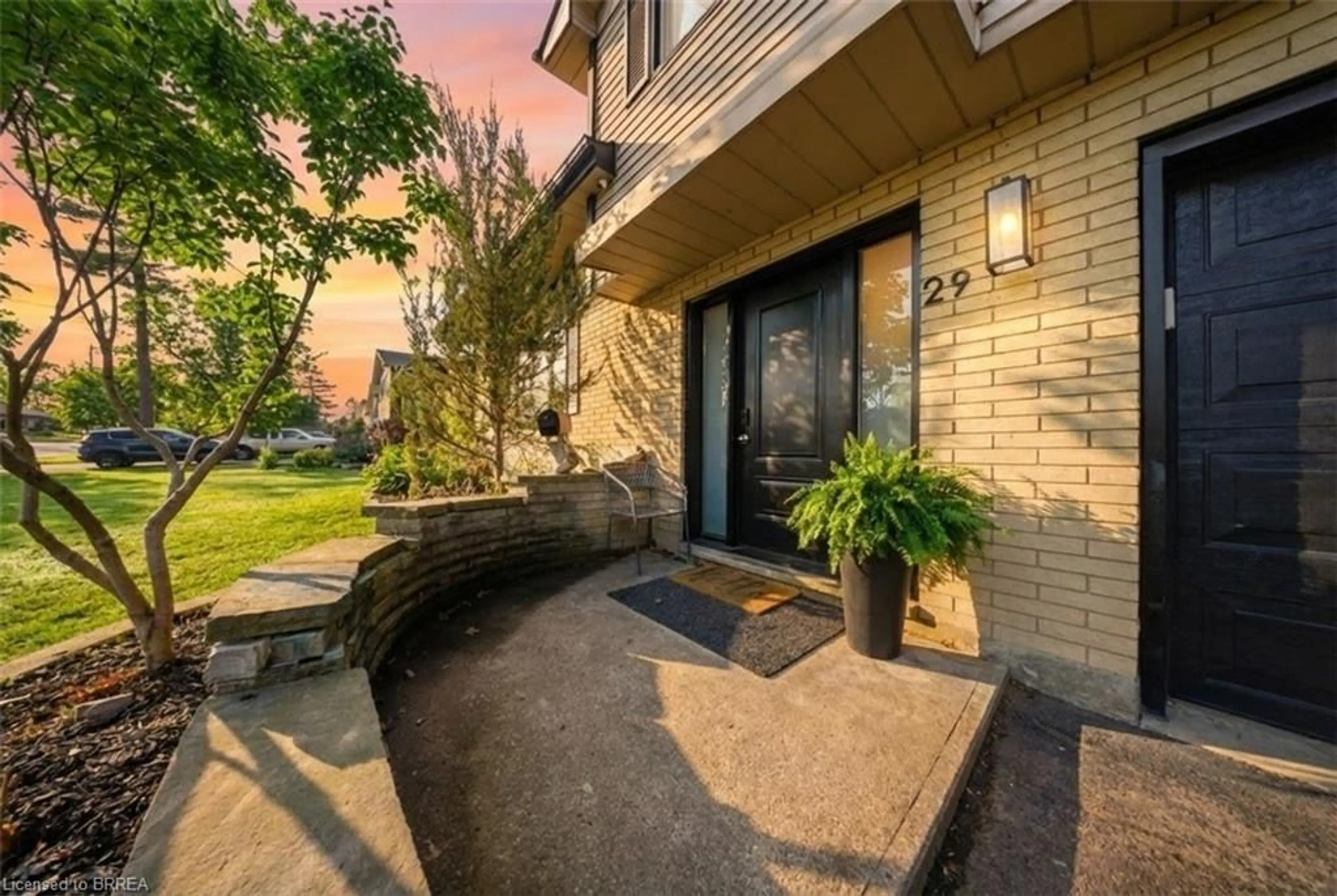 Unknown for 29 Allwood St, Brantford Ontario N3R 2V2