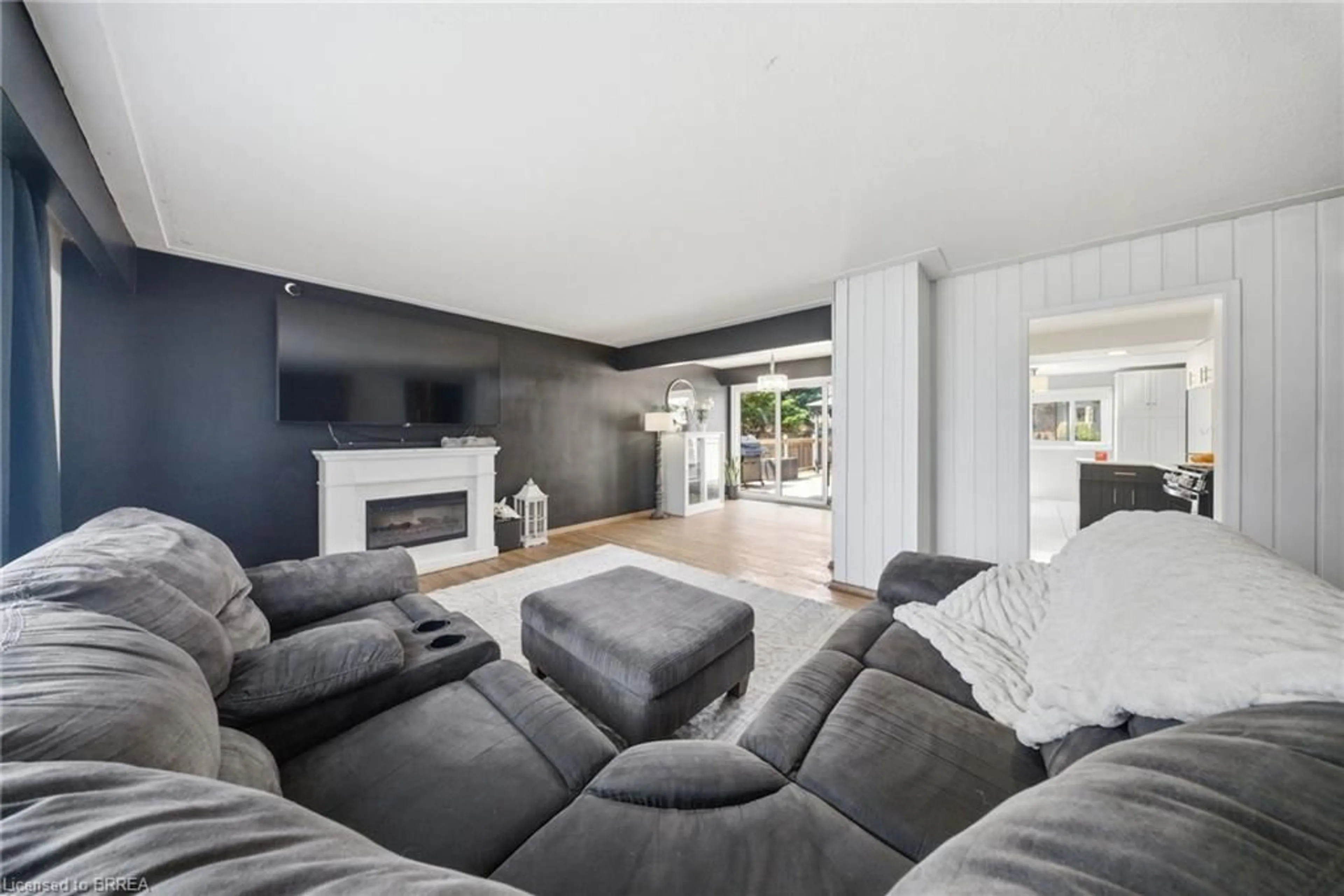 Living room with furniture, unknown for 29 Allwood St, Brantford Ontario N3R 2V2