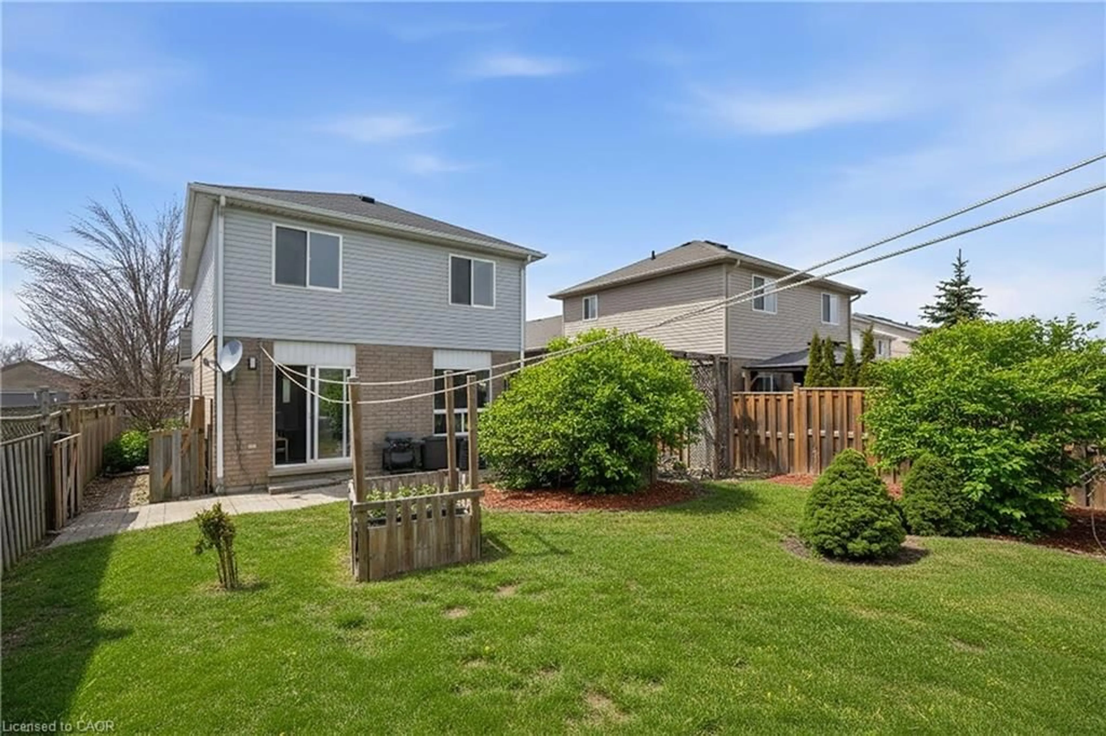 Patio, street for 269 Millburn Blvd, Fergus Ontario N1M 3S3