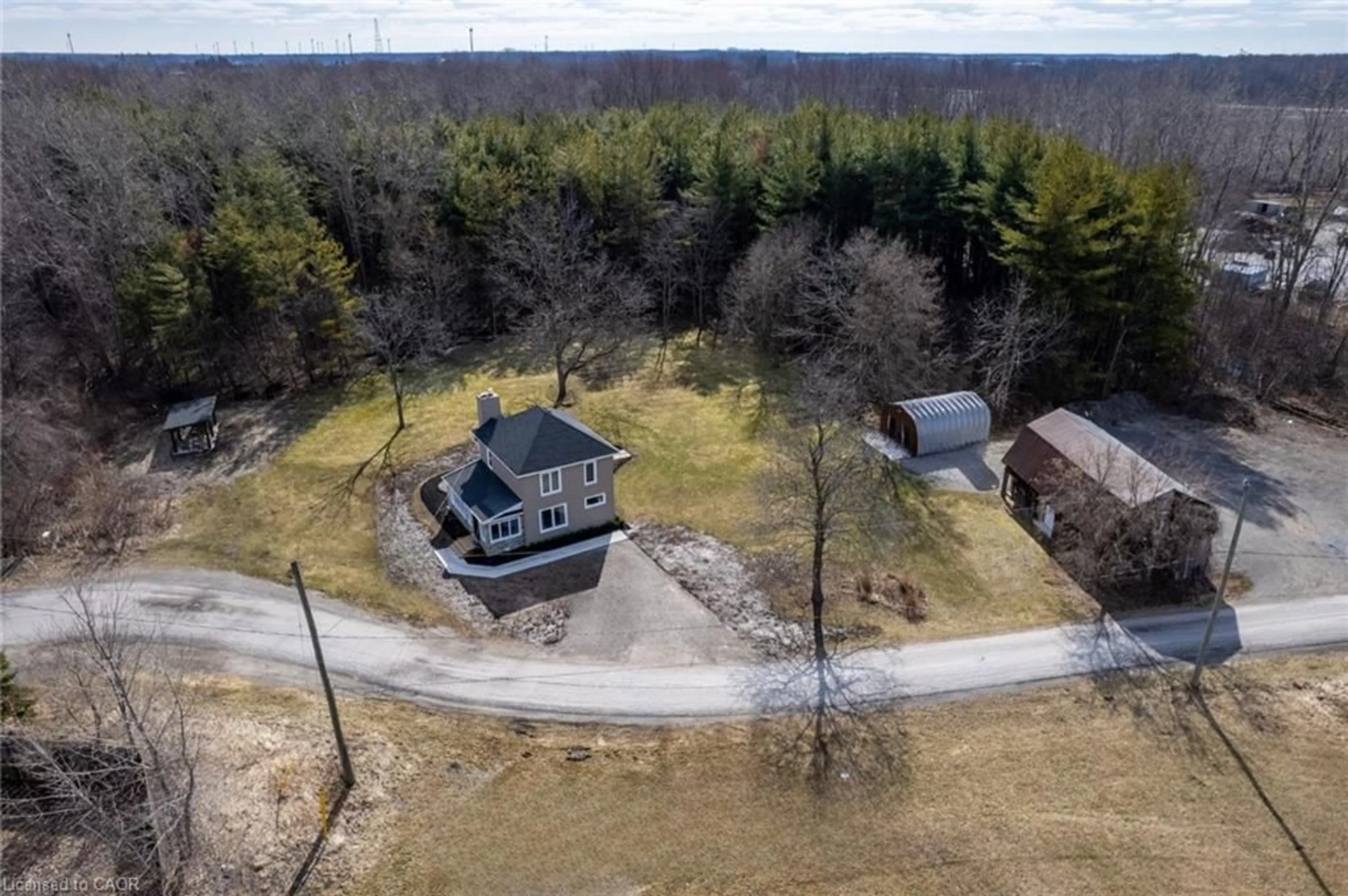 A pic from outside/outdoor area/front of a property/back of a property/a pic from drone, unknown for 203 Hendershot Ave, Dunnville Ontario N1A 3B4