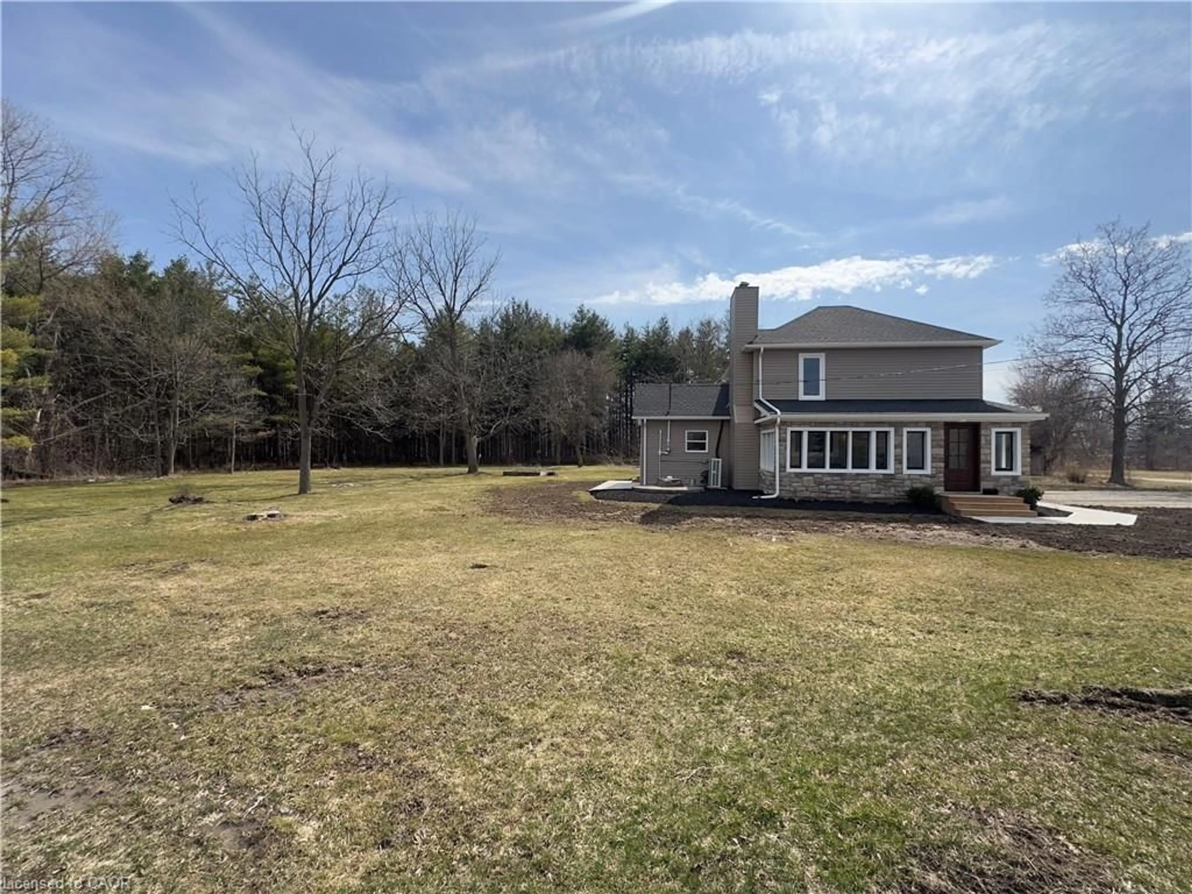 A pic from outside/outdoor area/front of a property/back of a property/a pic from drone, unknown for 203 Hendershot Ave, Dunnville Ontario N1A 3B4