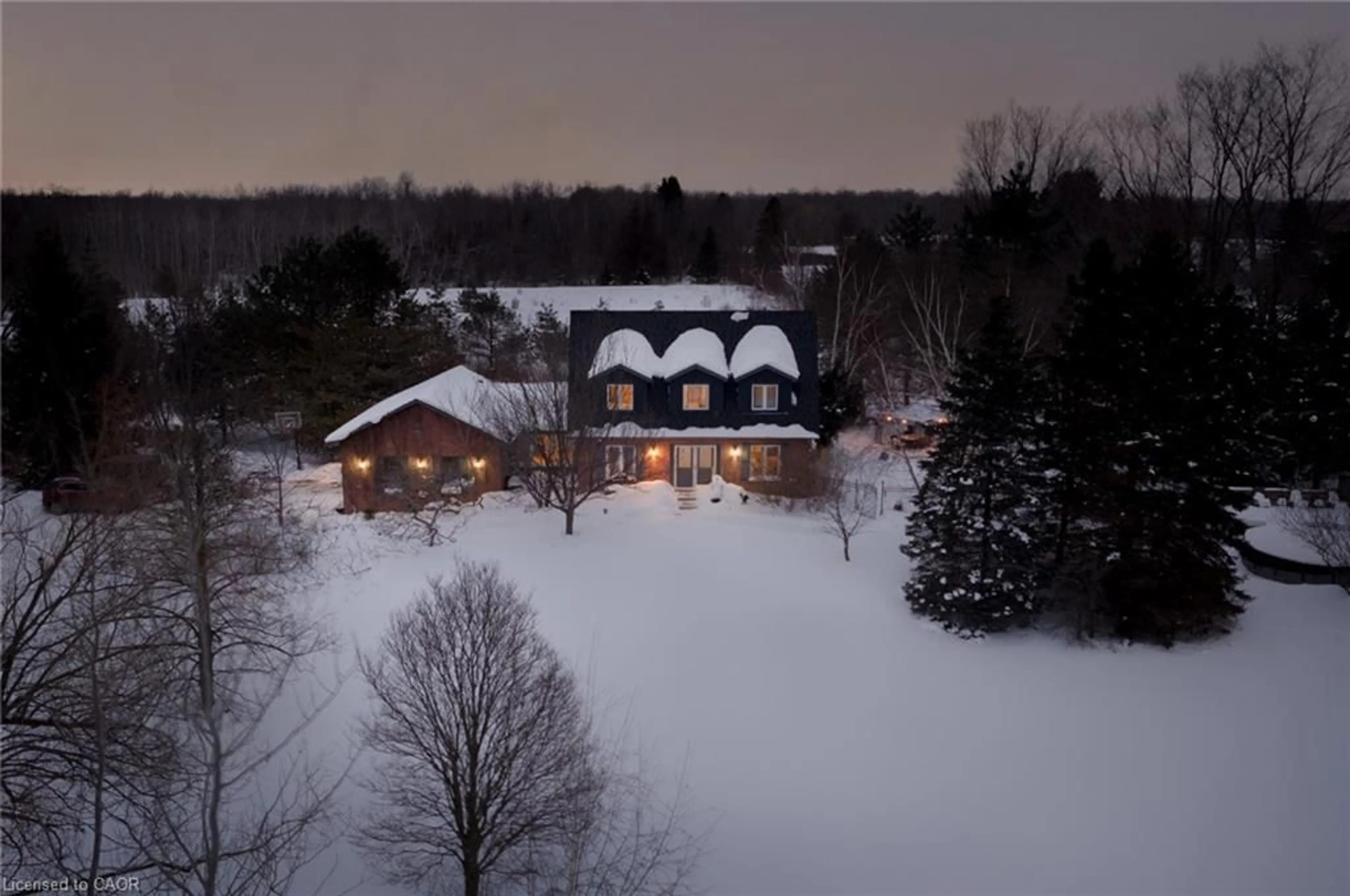 A pic from outside/outdoor area/front of a property/back of a property/a pic from drone, unknown for 14227 Trafalgar Rd, Halton Hills Ontario N0B 1H0