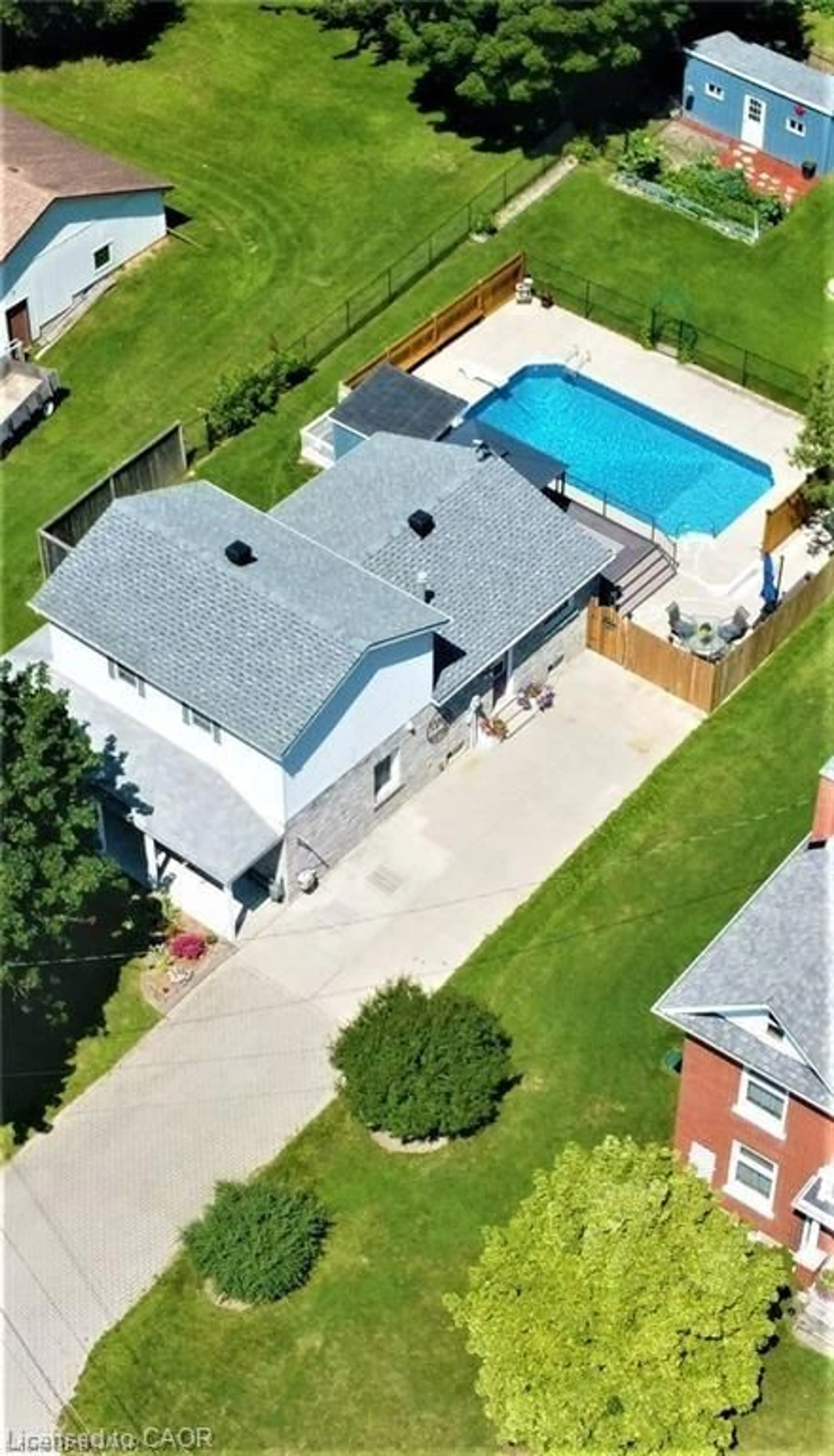 A pic from outside/outdoor area/front of a property/back of a property/a pic from drone, street for 26 Washington St, Washington Ontario N0J 1B0